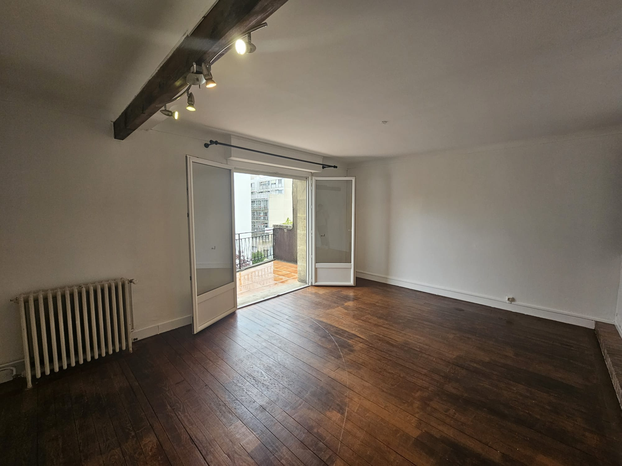 Bordeaux – Saint Genès (rue Mazarin) – Très beau T3 avec balcon et PKG