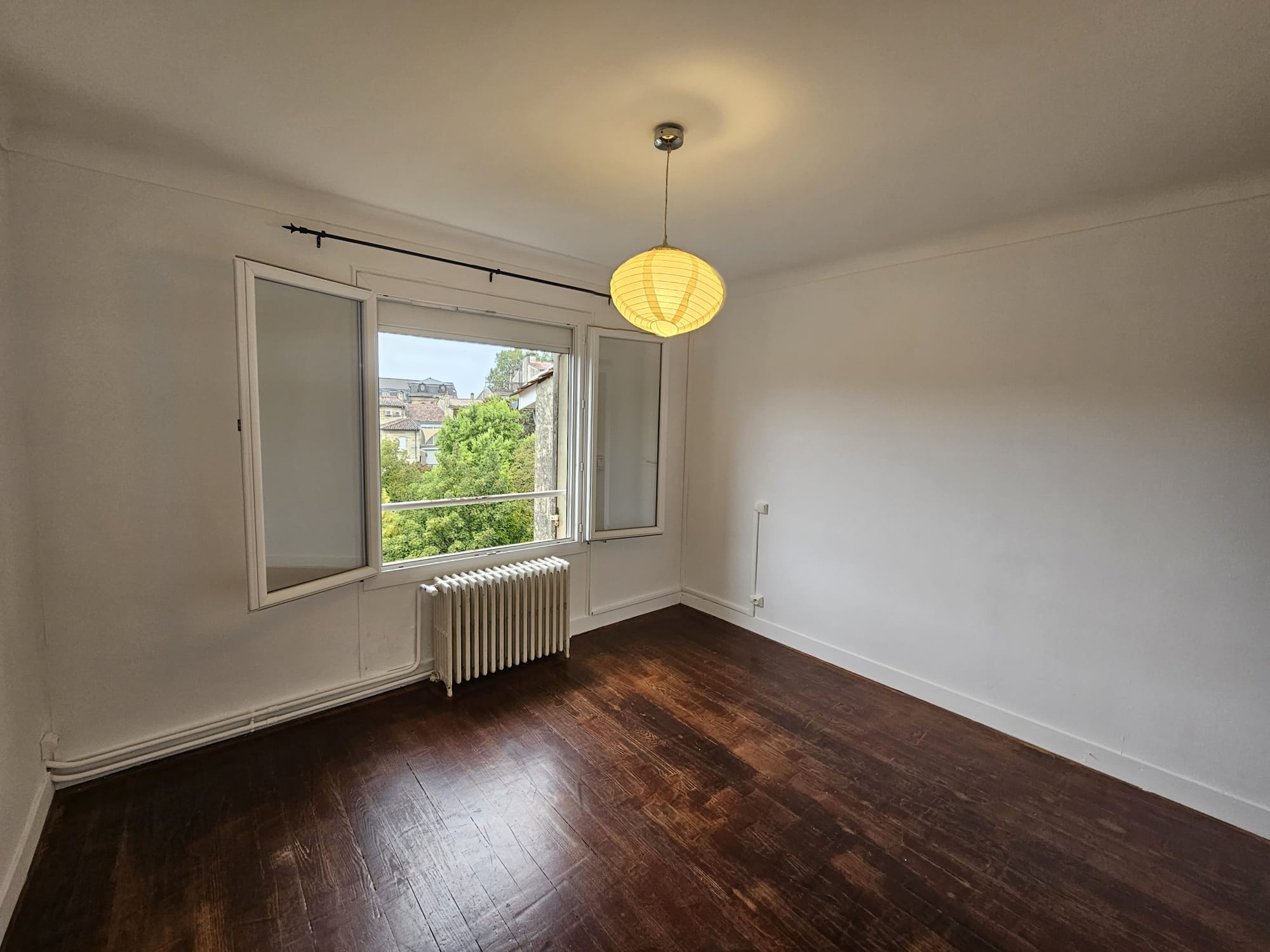 Bordeaux – Saint Genès (rue Mazarin) – Très beau T3 avec balcon et PKG