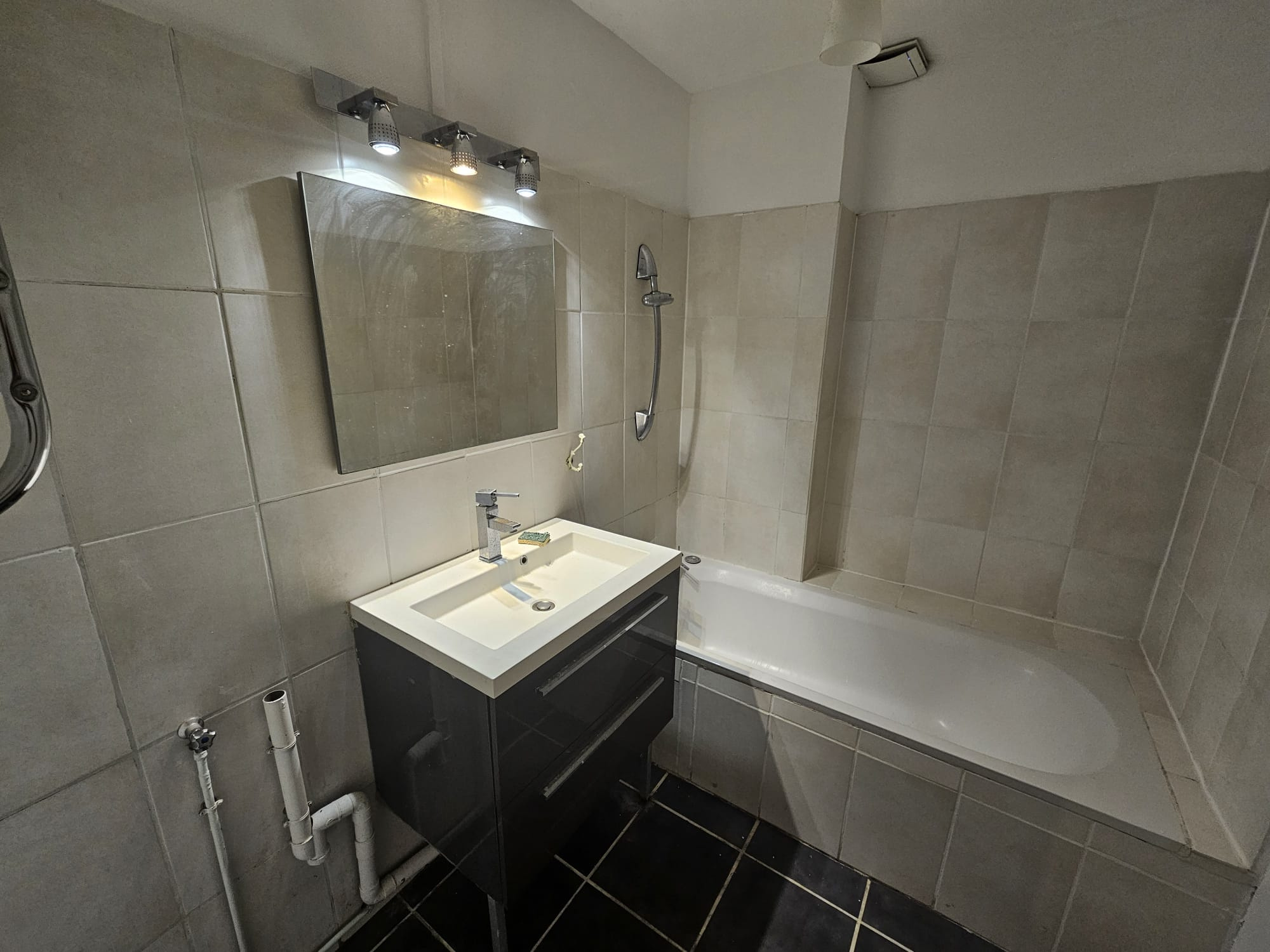 Bordeaux – Saint Genès (rue Mazarin) – Très beau T3 avec balcon et PKG