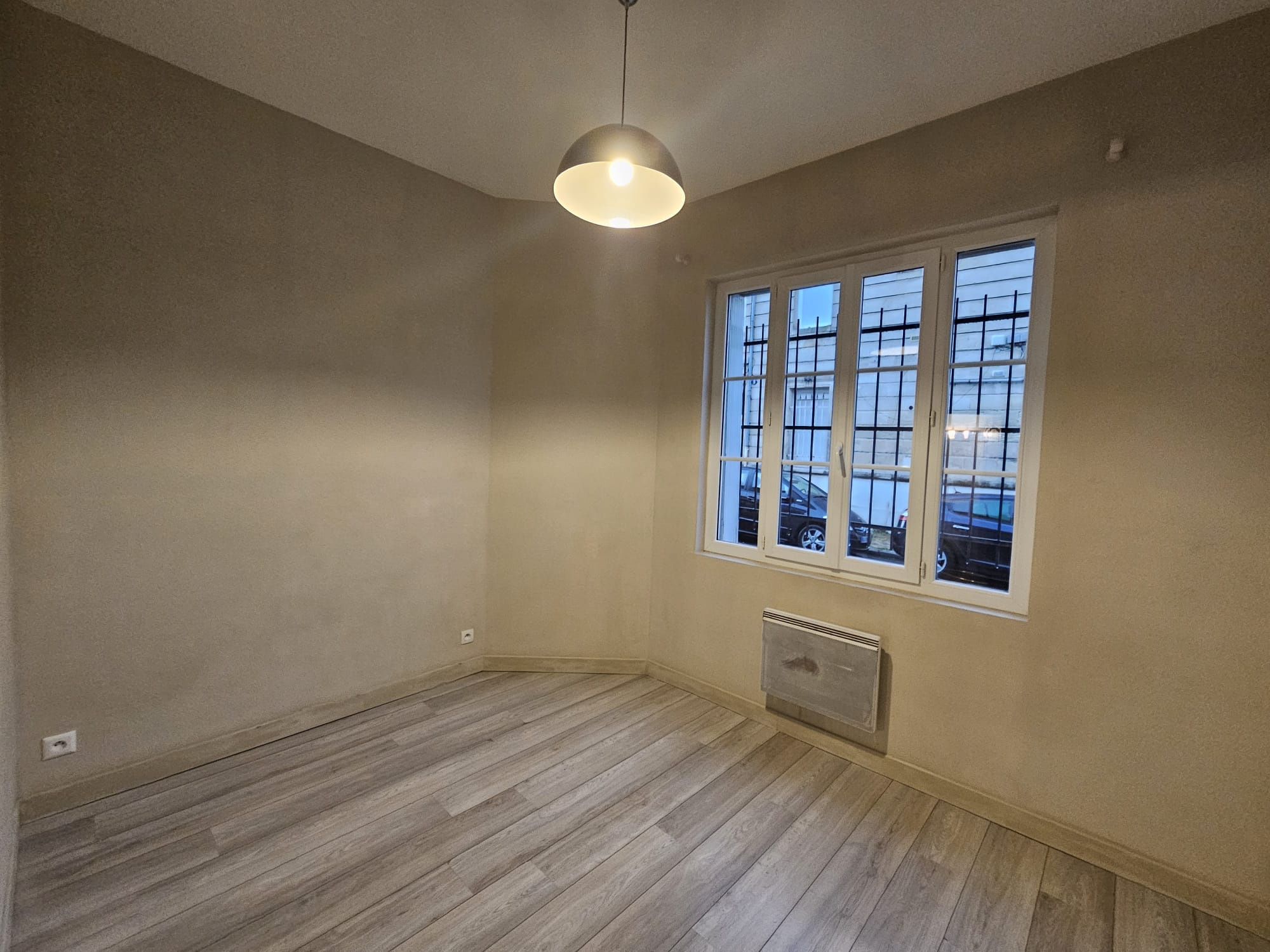 Bordeaux Nansouty – Joli Studio en Bon Etat Général