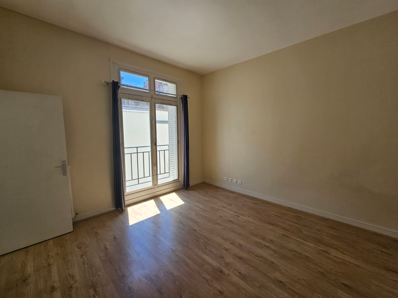 Bordeaux Quinconces – Grand T1 de 30 m2 – chauffage inclus