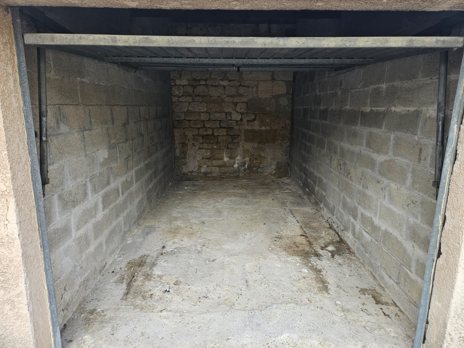 Bordeaux – St Genès – Garage fermé à vendre