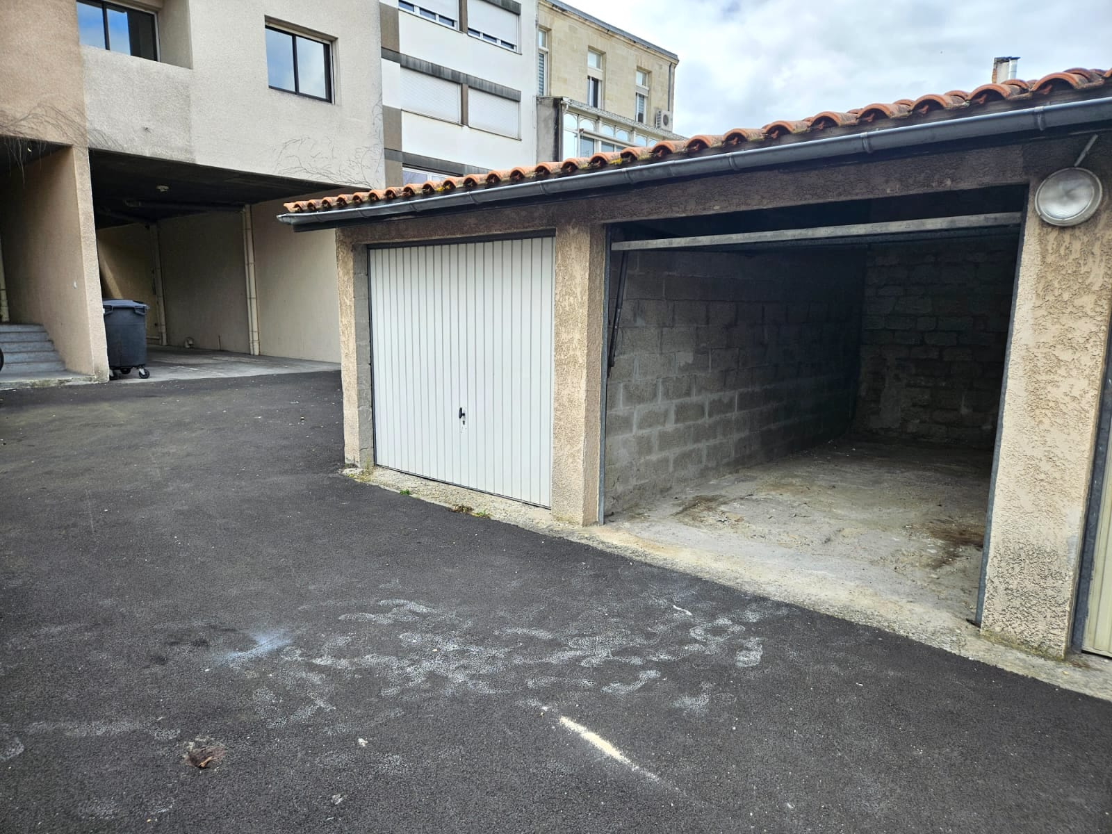 Bordeaux – St Genès – Garage fermé à vendre