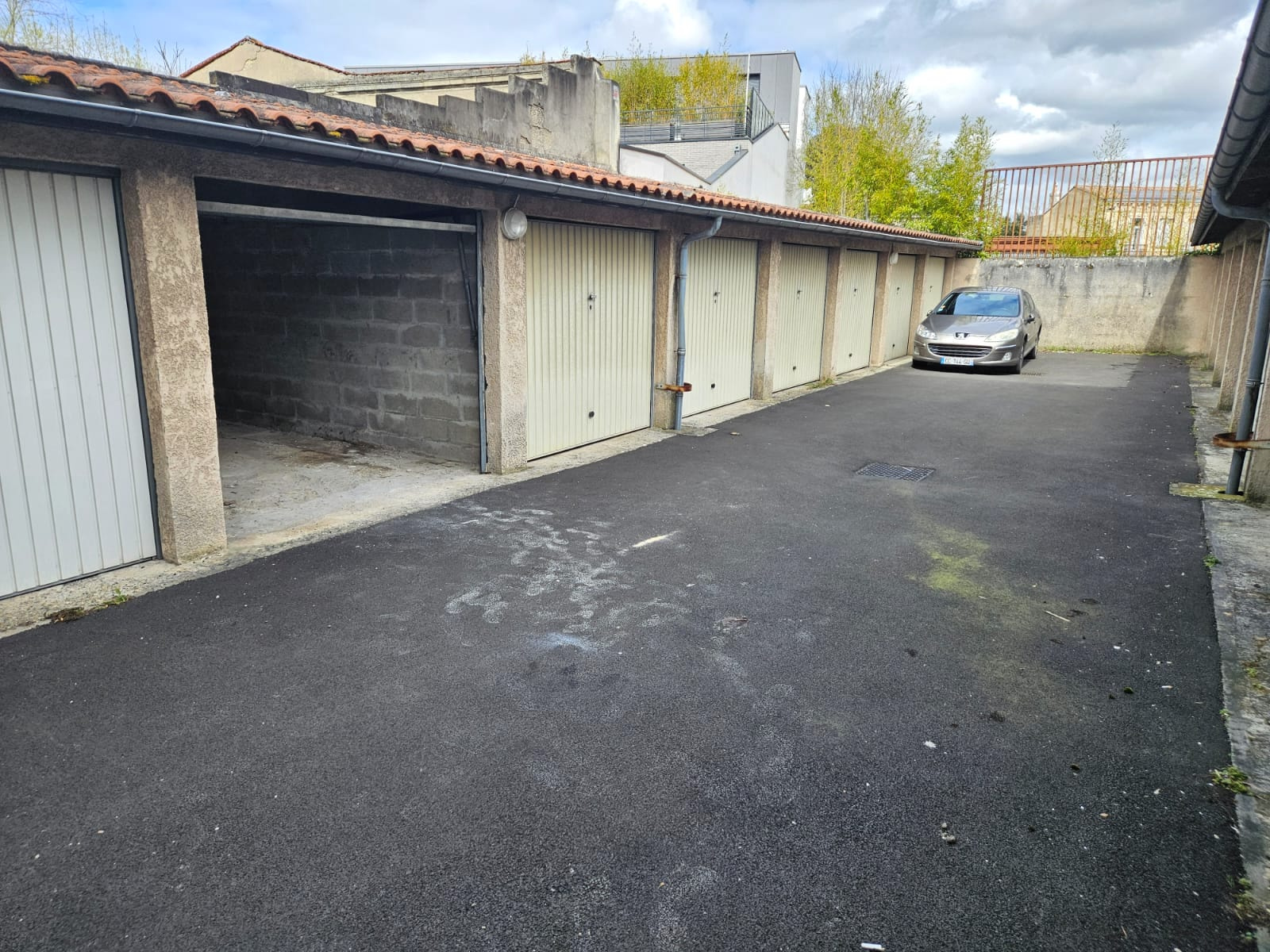 Bordeaux – St Genès – Garage fermé à vendre