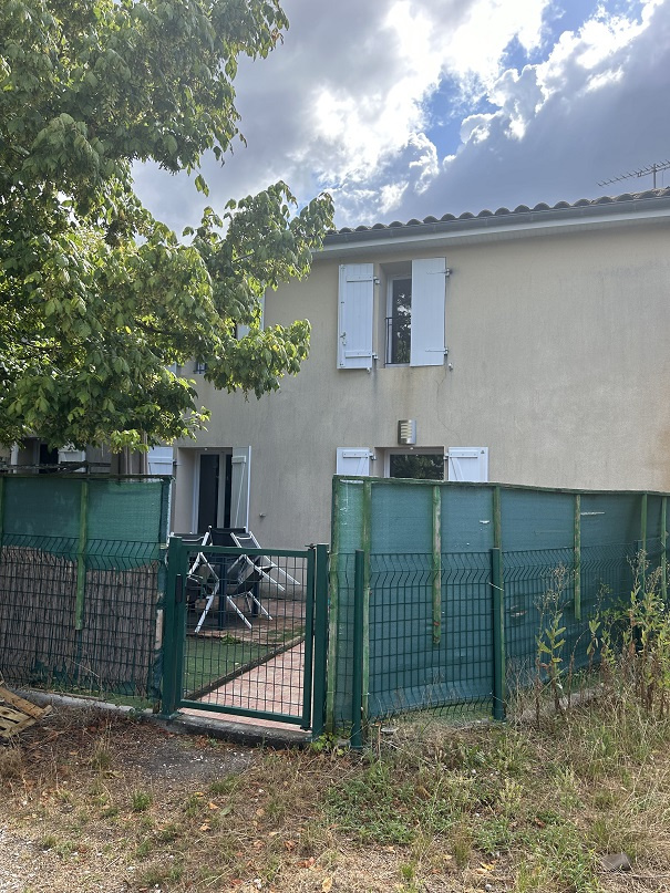 LE BARP AVENUE DES PYRENEES MAISON T3 DUPEX MEUBLEE  AVEC JARDIN