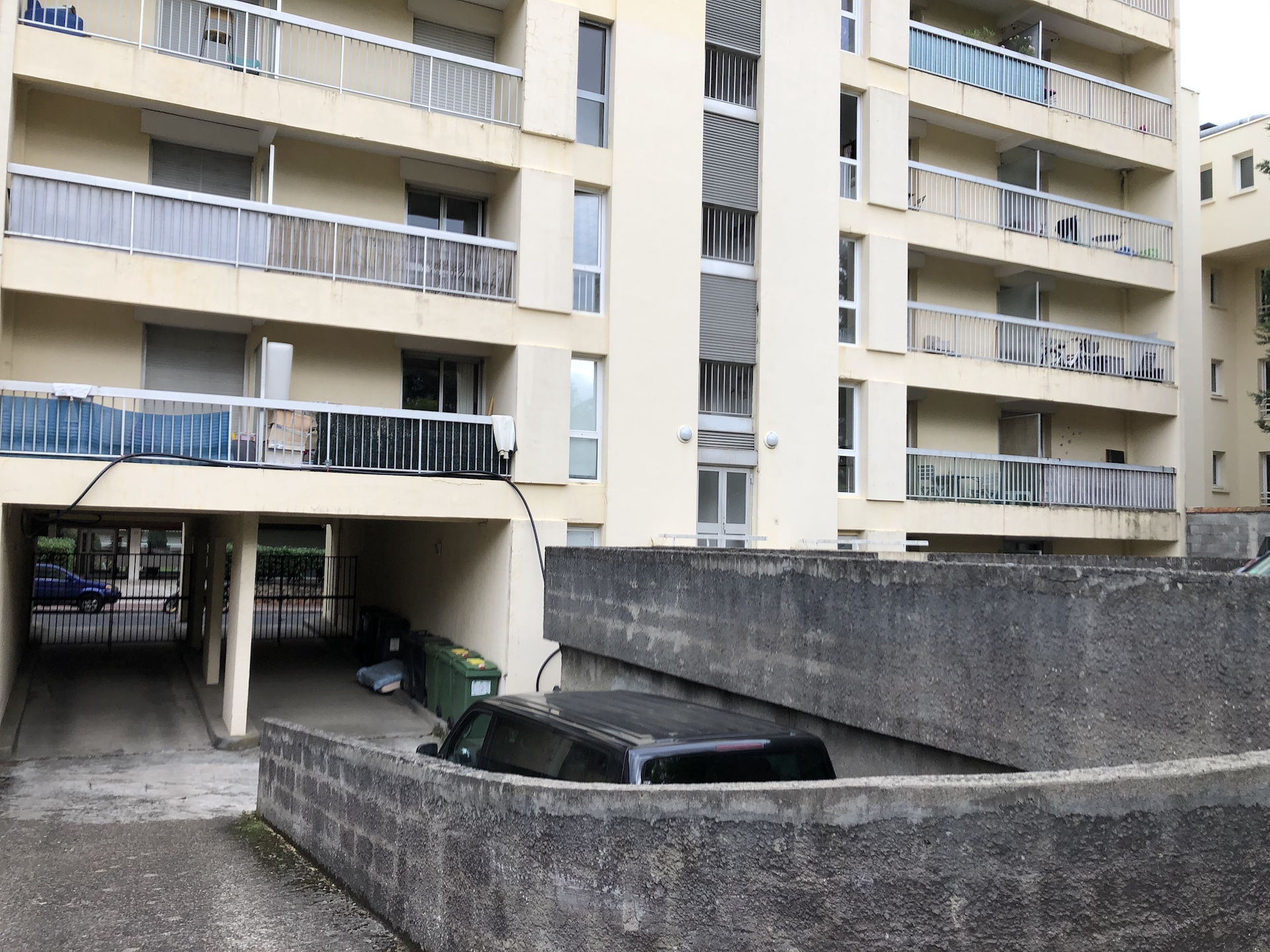 Bordeaux – Barrière du Médoc – PKG dans résidence sécurisée