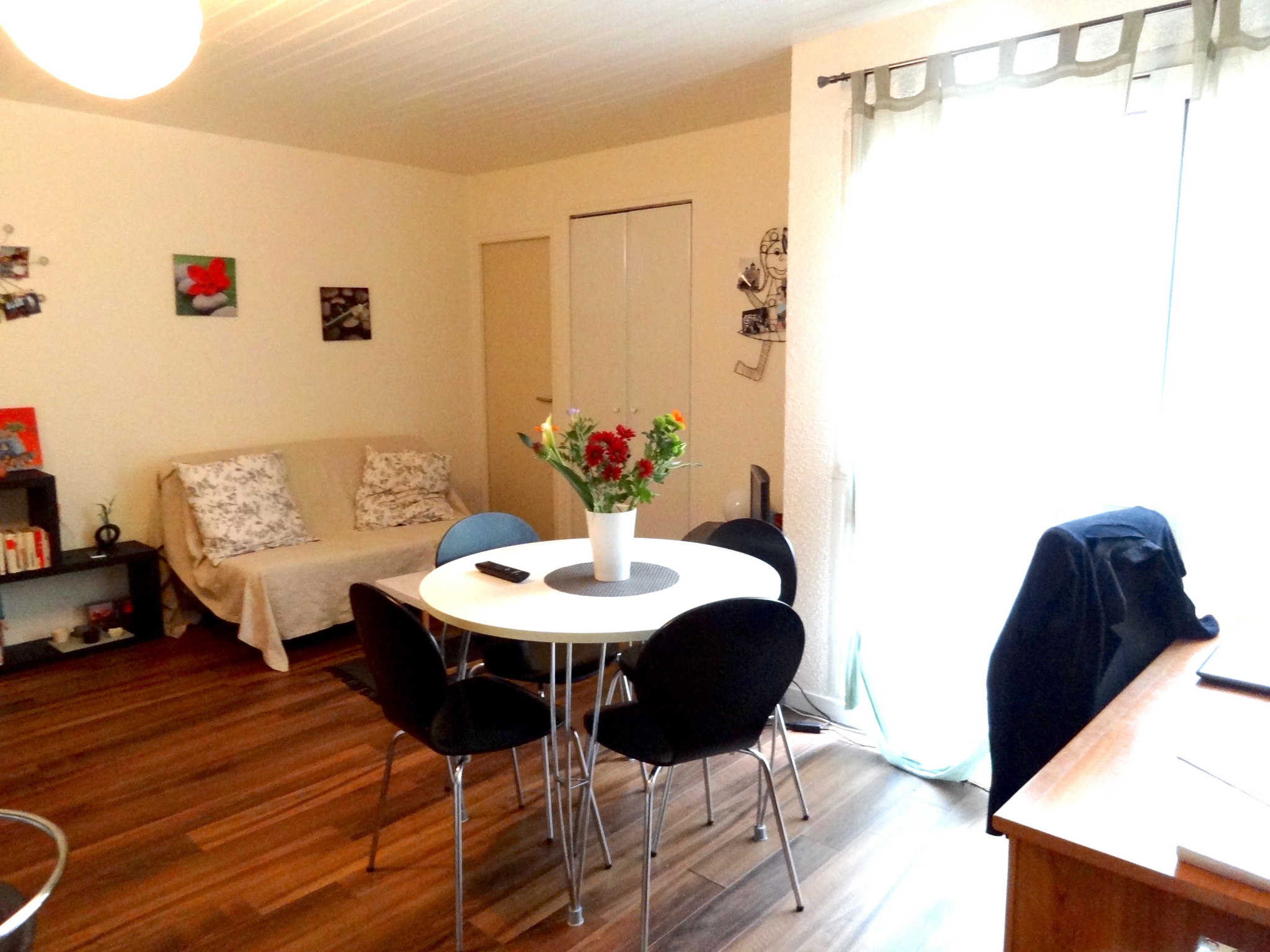 Bordeaux Bourse du travail – Rue Henri IV – Beau T2 de 43m2 – Proche tram B et tous commerces.