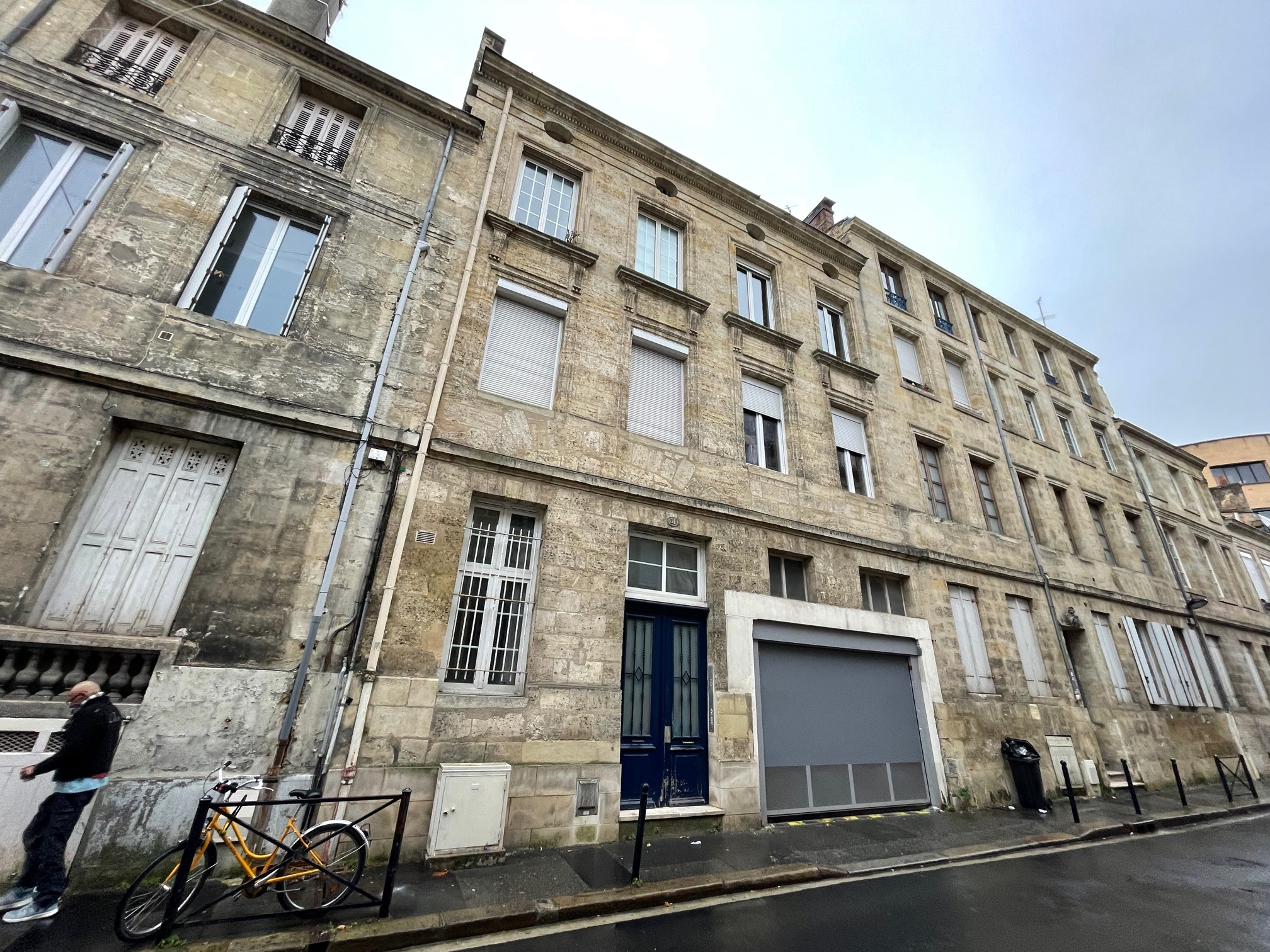 Bordeaux Bourse du travail – Rue Henri IV – Beau T2 de 43m2 – Proche tram B et tous commerces.