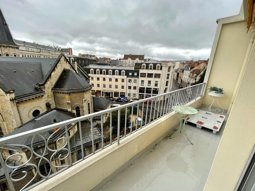 Dijon – Centre Ville – Magnifique T3 lumineux de 108 m2 – meublé