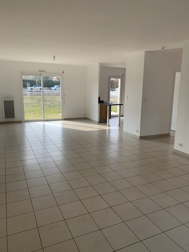 CESTAS CHEMIN LOU PESEGUEY MAISON T 04 AVEC GARAGE ET JARDIN