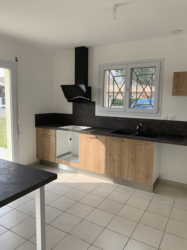 CESTAS CHEMIN LOU PESEGUEY MAISON T 04 AVEC GARAGE ET JARDIN