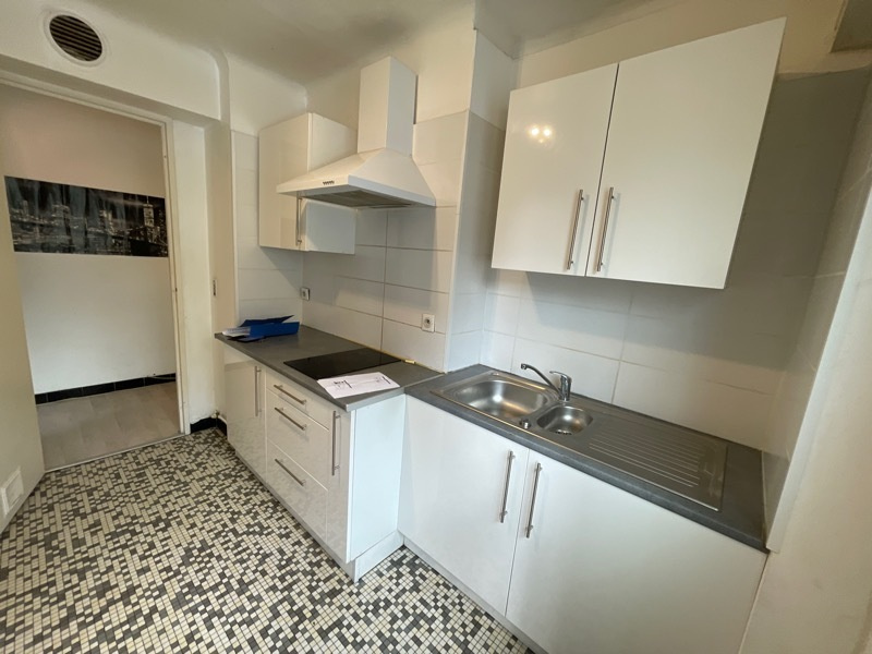 Pau – Limite Billière – Grand T1 – 40 m2 à rénover