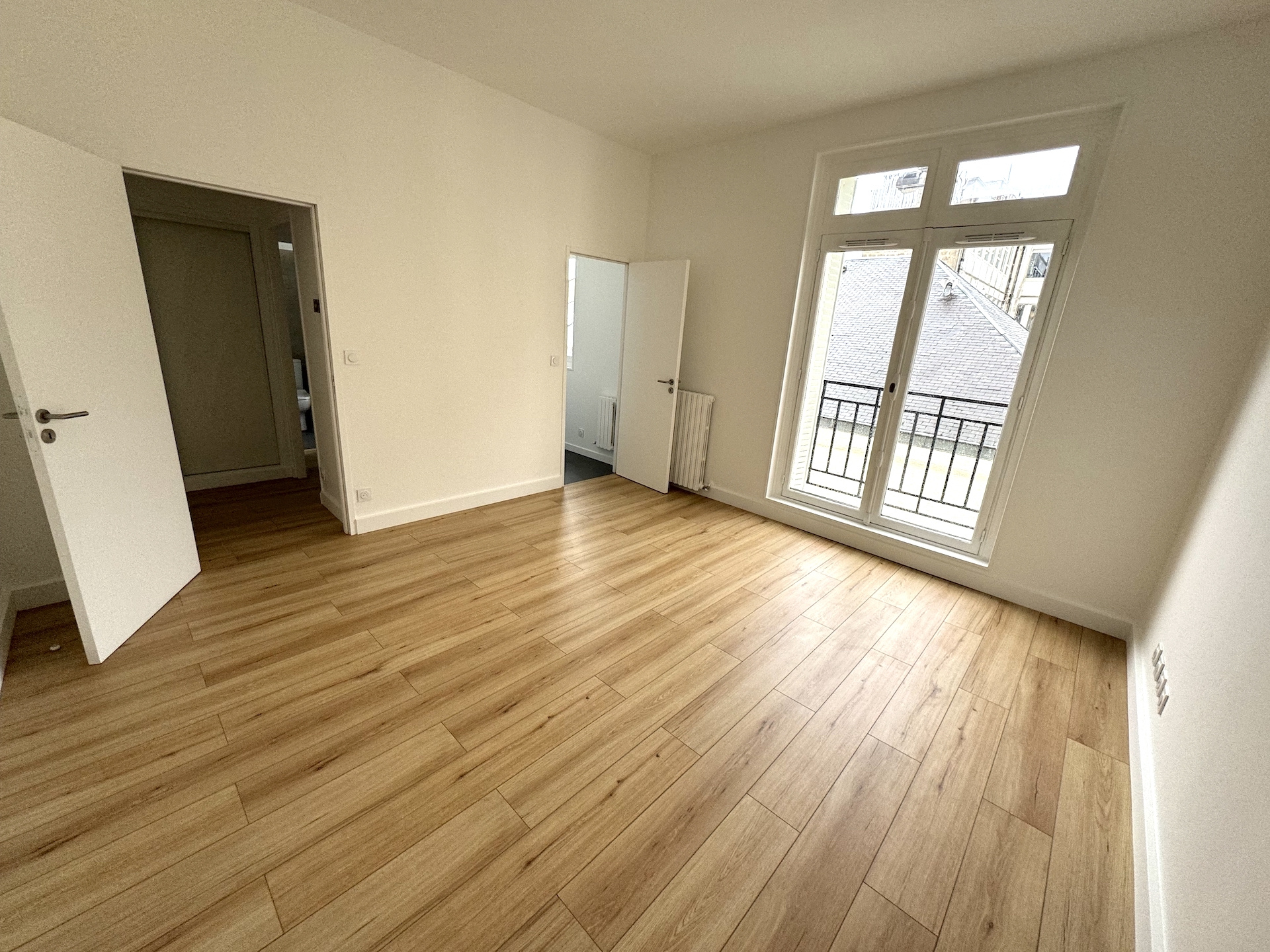 Bordeaux – Quinconces – Beau T1 dans un immeuble sécurisé – rénové