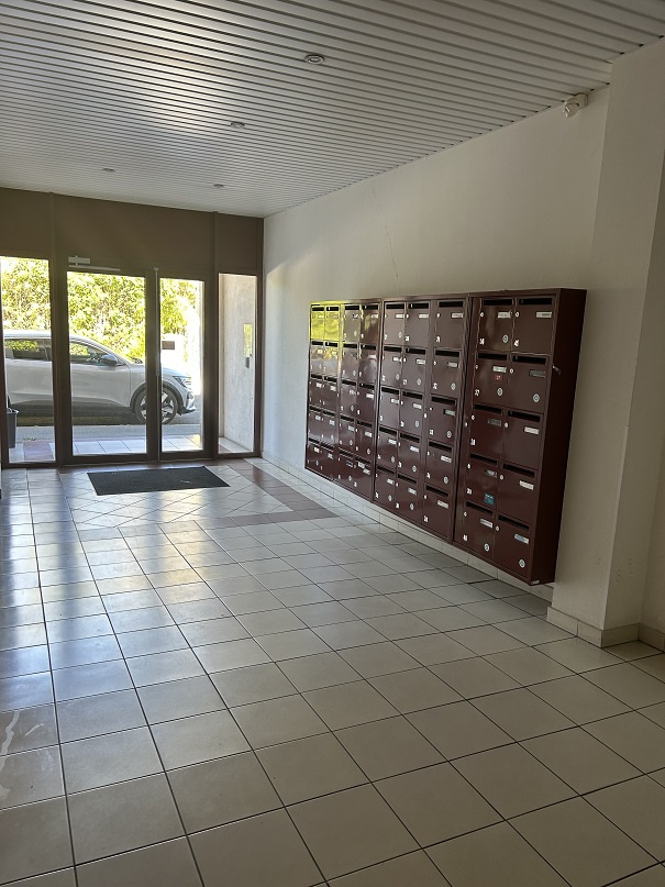 Carbon Blanc – Charmant T2 de 42 m2 meublé avec balcon