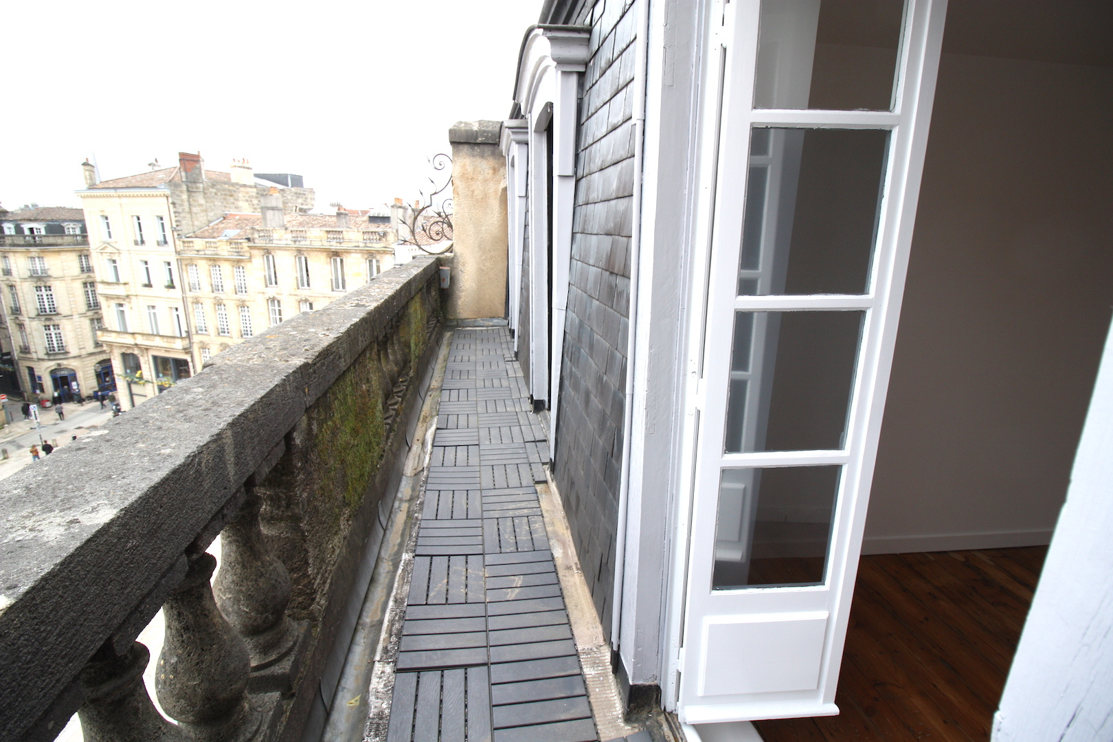 Bordeaux – Place du Parlement – Charmant T3 avec balcon