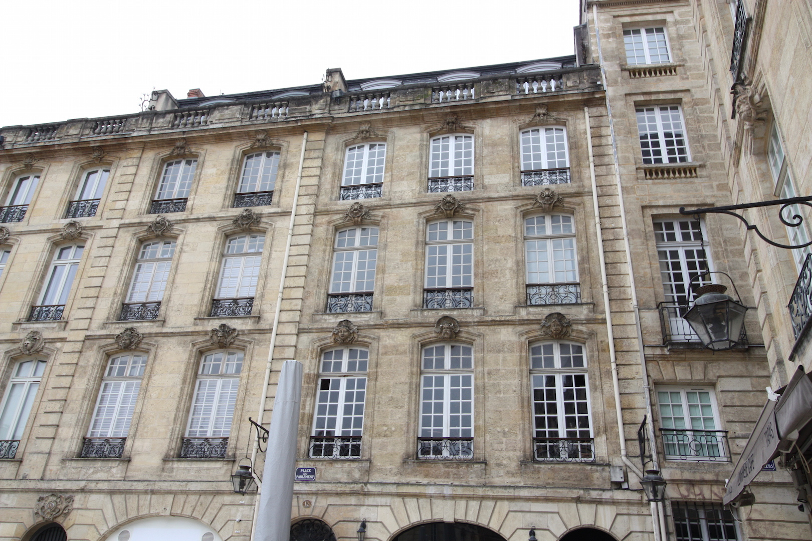 Bordeaux – Place du Parlement – Charmant T3 avec balcon