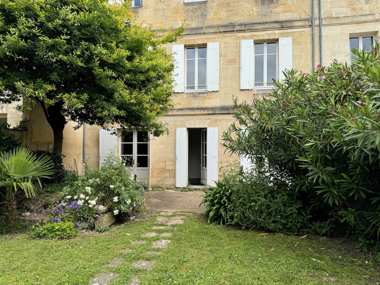 Bordeaux Croix Blanche – Joli grand T2 avec très grand jardin