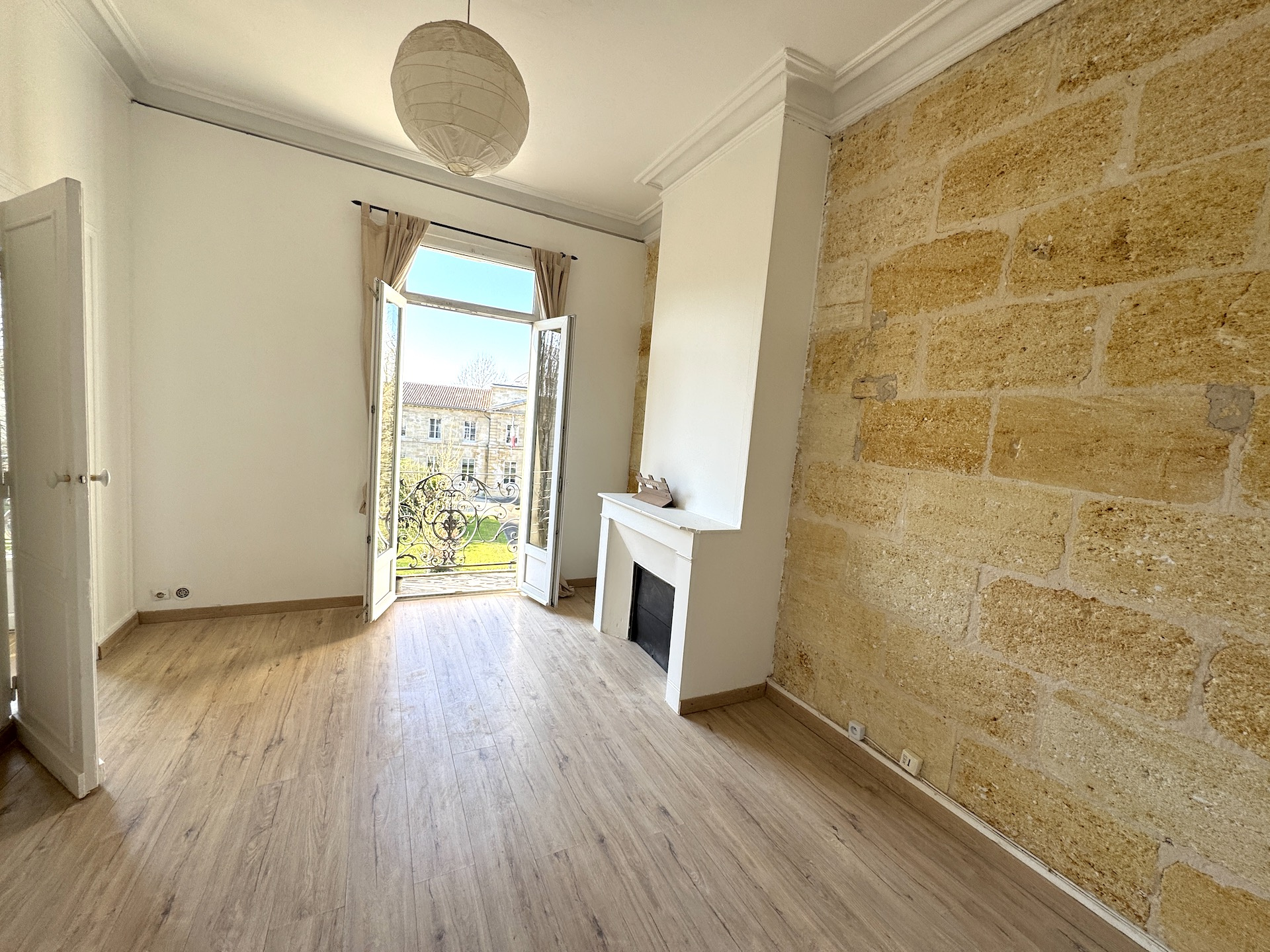 Bordeaux Victoire – Charmant Studio Rénové Situé Plein Sud