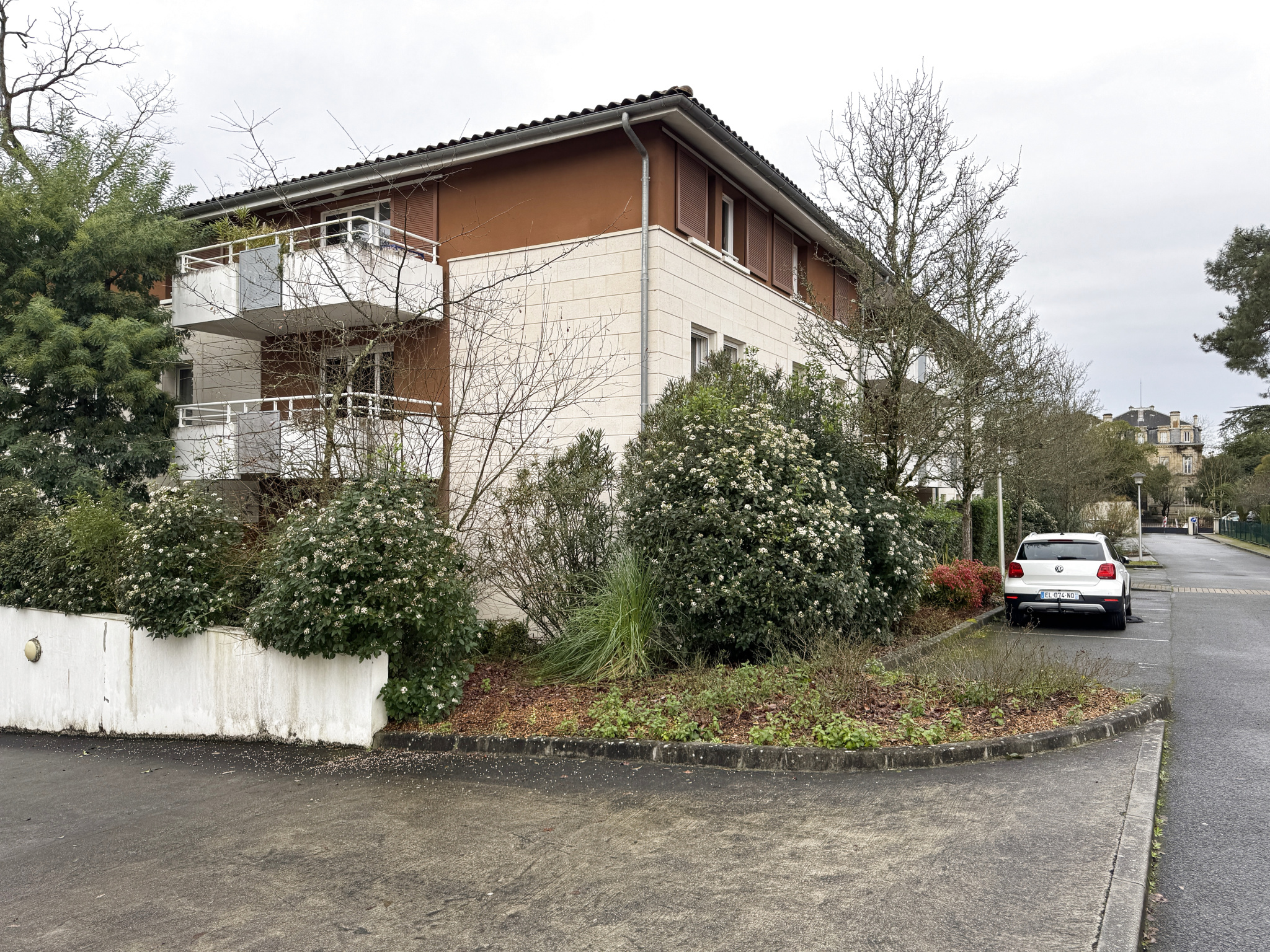 TALENCE – CHEMIN DE BENEDIGUES – TRES JOLI T2 CALME ET LUMINEUX