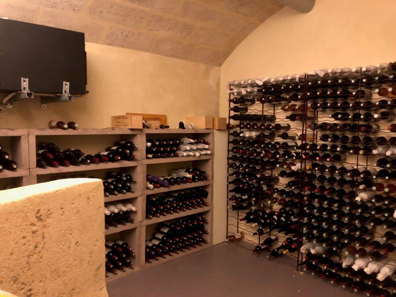 Bordeaux – Cours de l’Intendance – Cave à vendre saines
