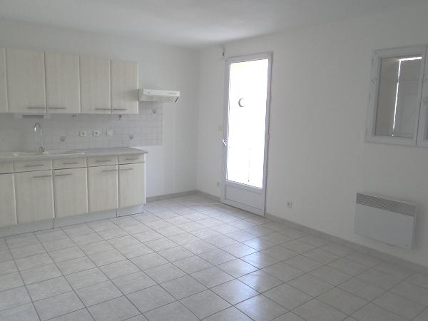 LE BARP CENTRE MAISON T 02 MEUBLEE AVEC JARDIN