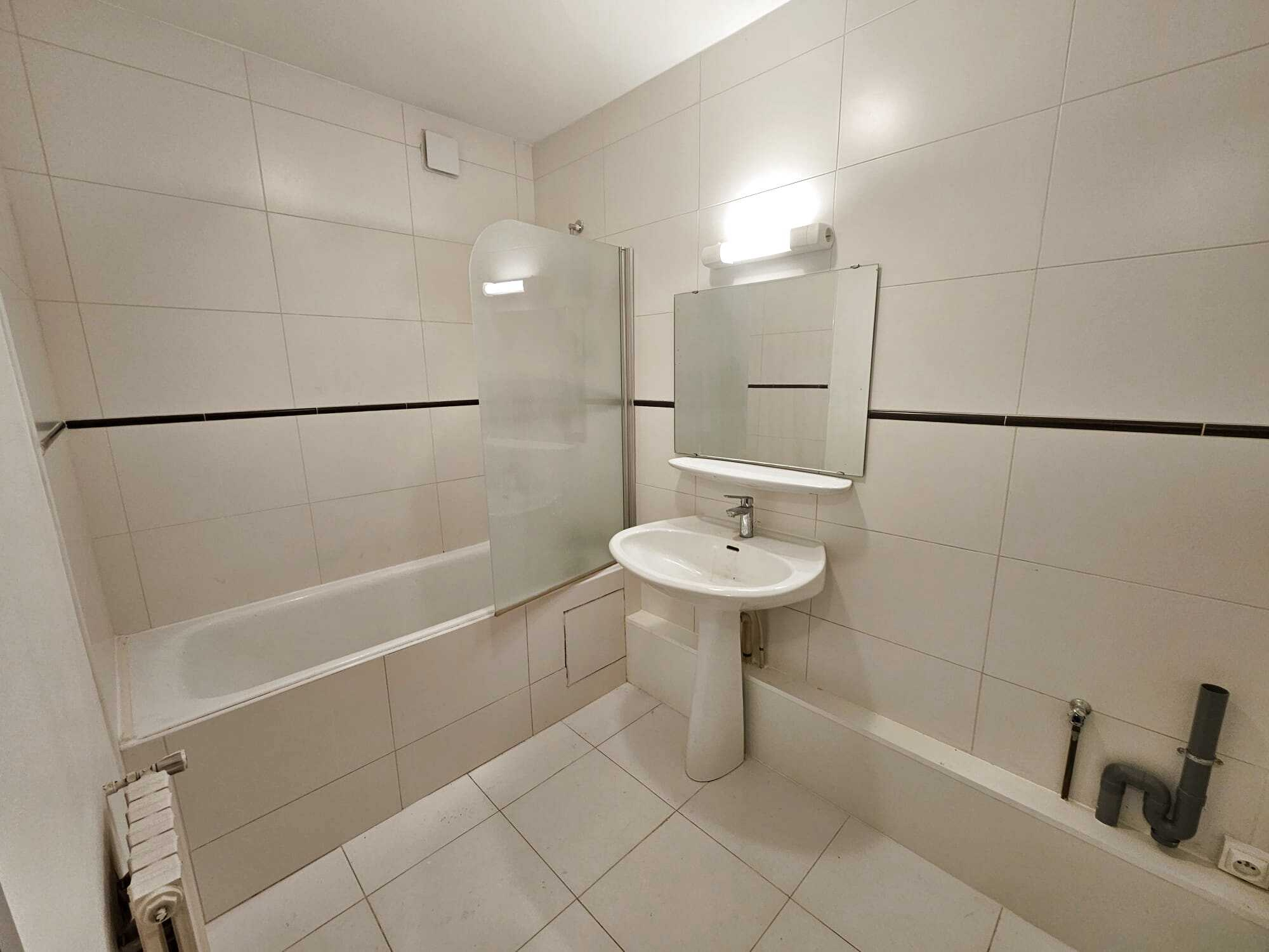 Bordeaux Quinconces – Spacieux T2 au calme de 75m2 – Chauffage inclus