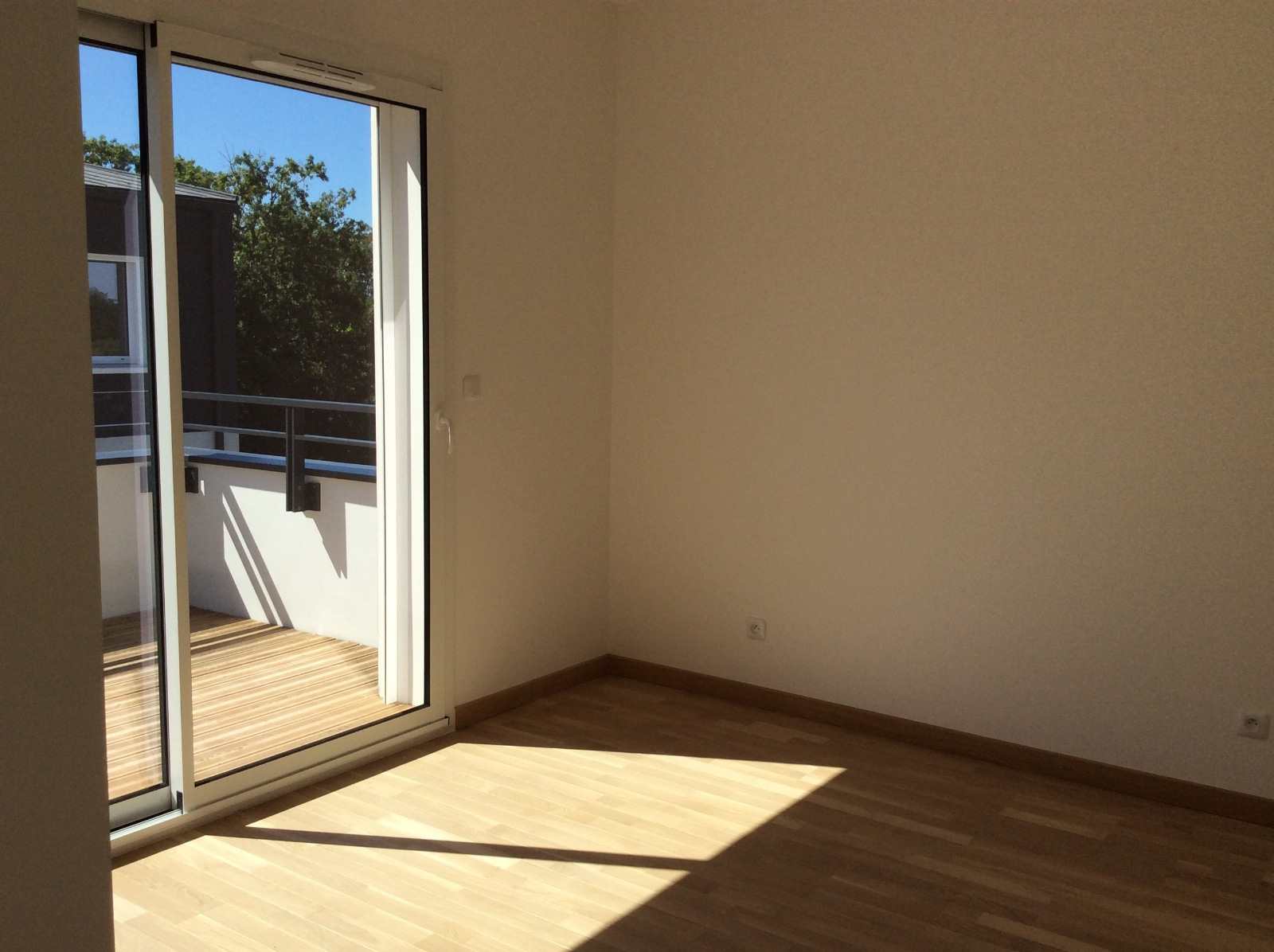 Mérignac – Proche Centre Ville – Très joli T3 avec Parking et Balcon