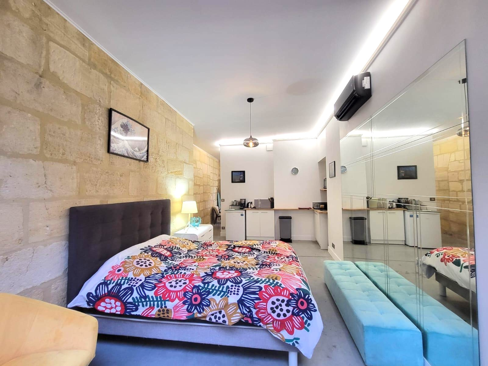 Bordeaux – Grand Théâtre – Local commercial / Appt de 33 m2 Libre
