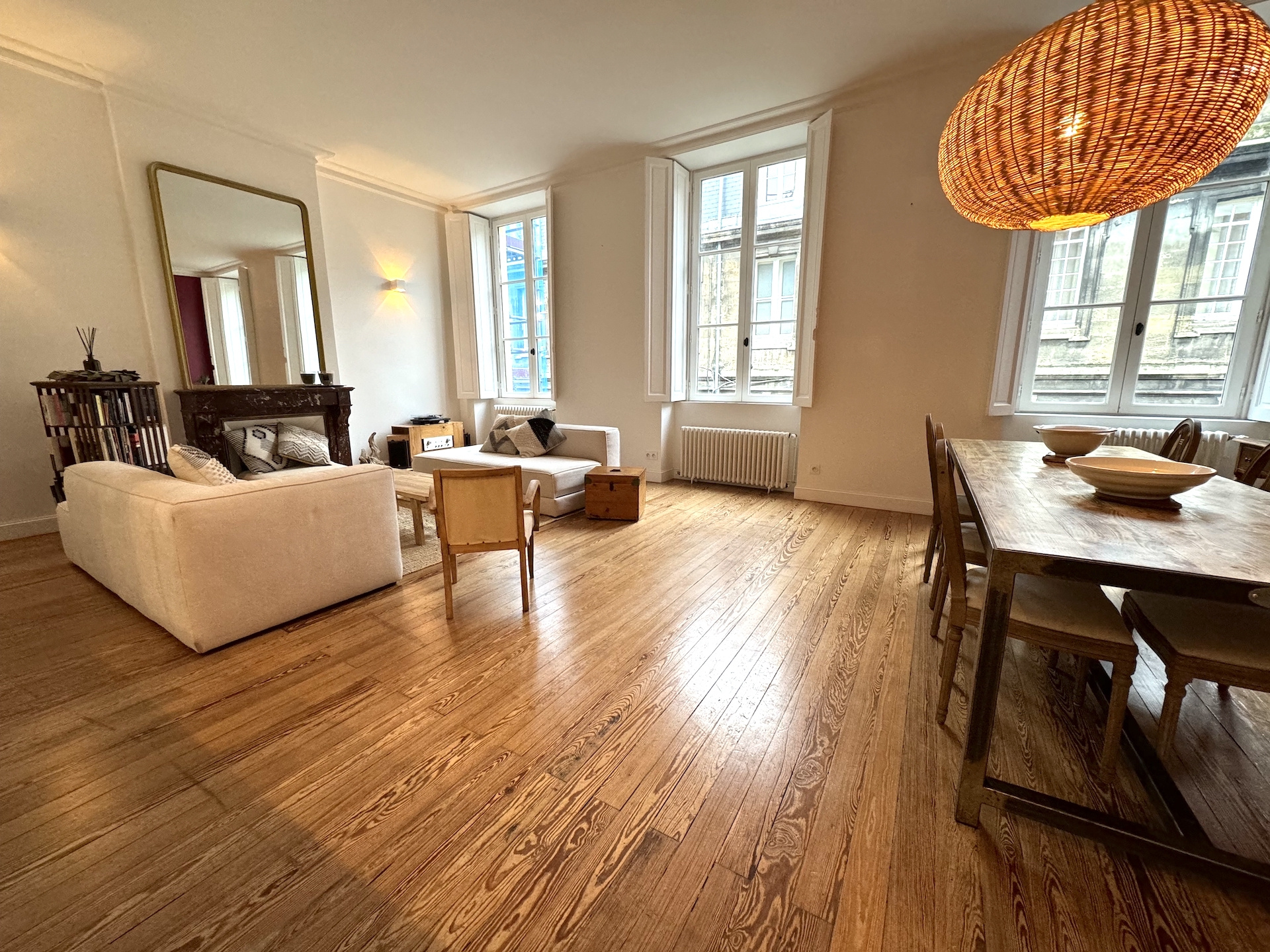 Bordeaux – Intendance – Magnifique Appartement 3 pièces de 110 m2 avec terrasse