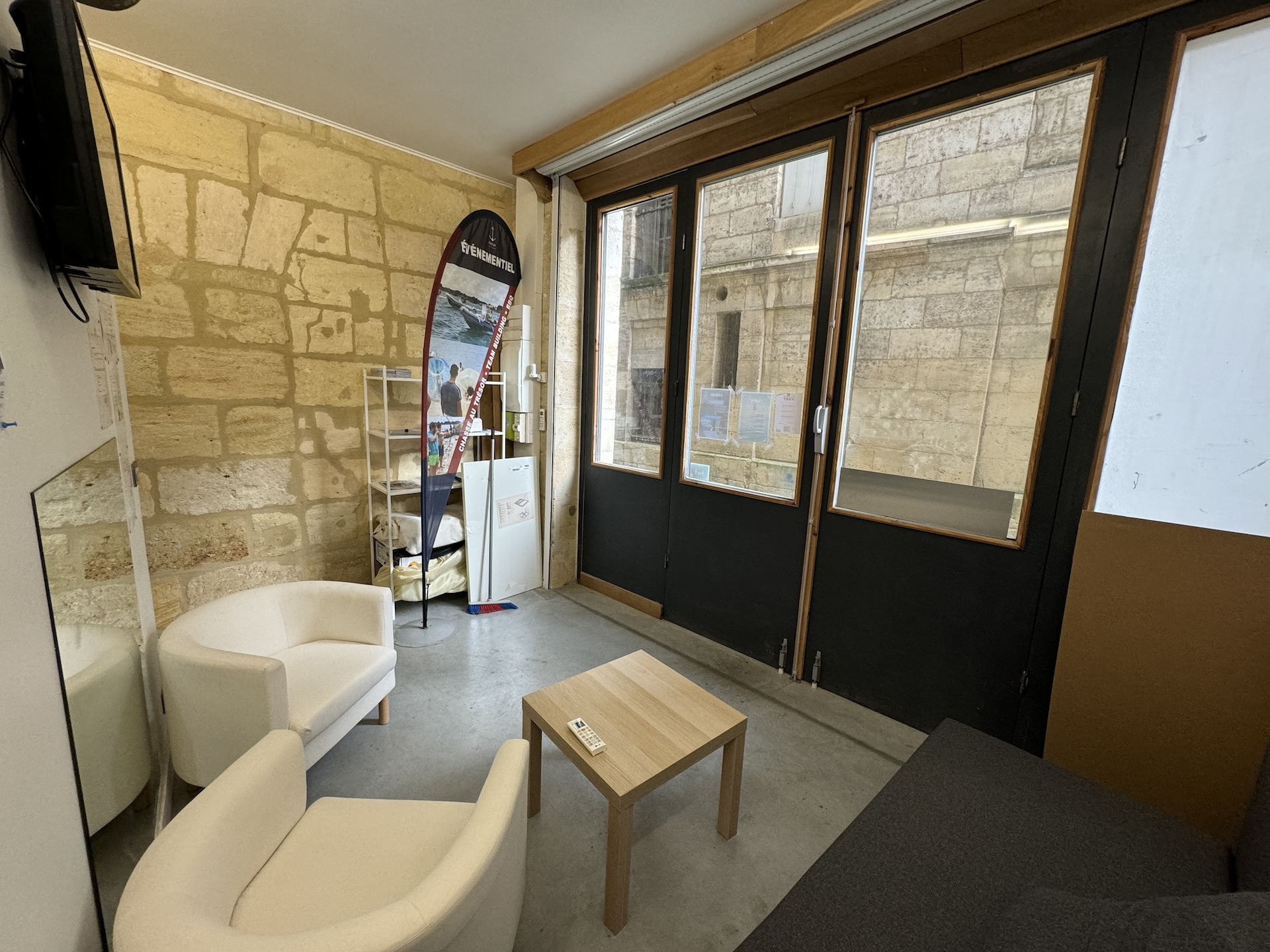 Bordeaux – Grand Théâtre – Très joli Local de 33 m2 Libre