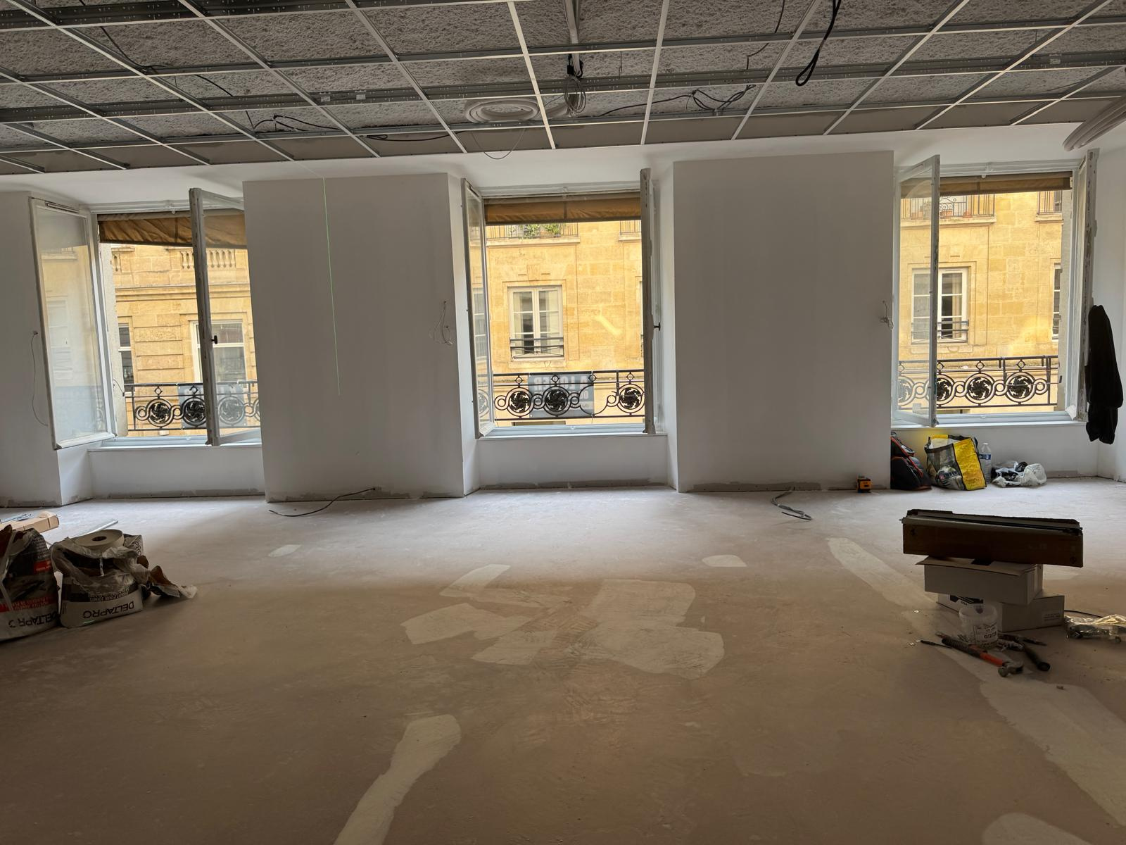 Bordeaux QUINCONCES – Bureaux entièrement repris à NEUF – 3 pièces 102 m2