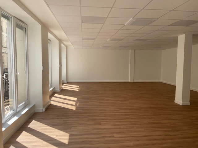 Bordeaux QUINCONCES – Bureaux entièrement repris à NEUF – 3 pièces 102 m2