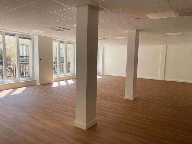 Bordeaux QUINCONCES – Bureaux entièrement repris à NEUF – 3 pièces 102 m2
