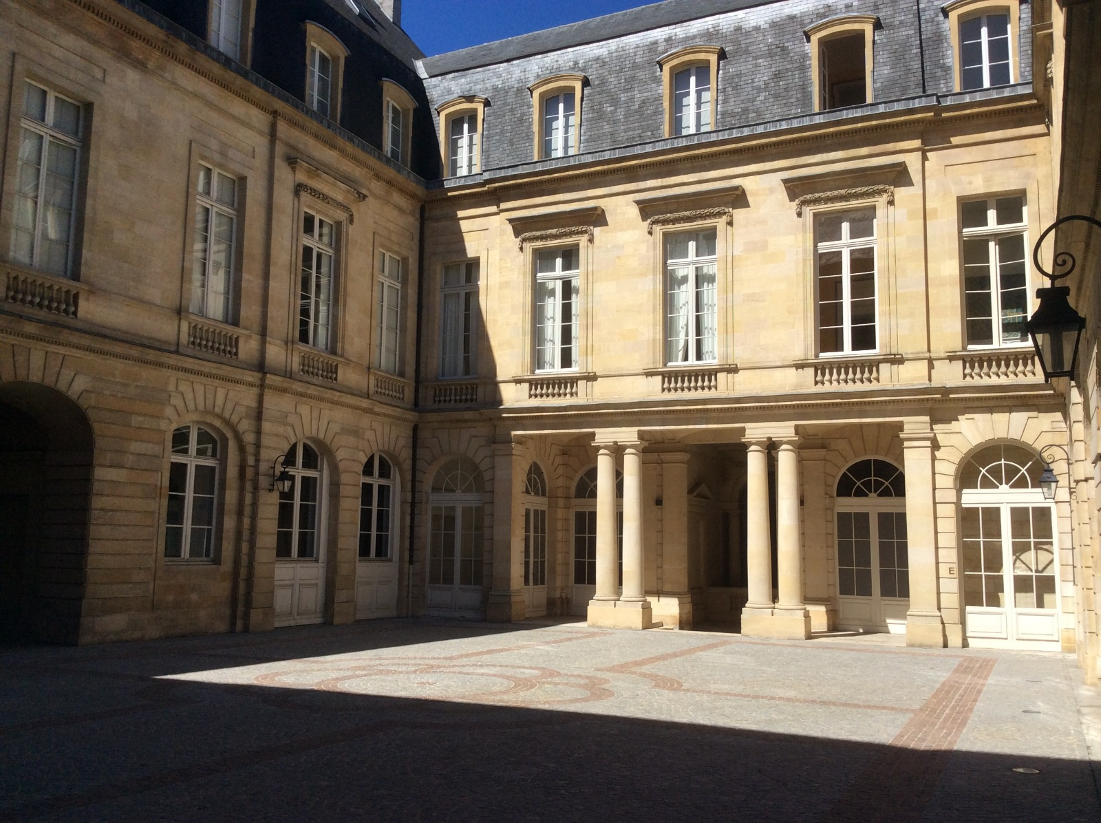 Bordeaux Grand Théâtre – Beau T3 – Immeuble Classé