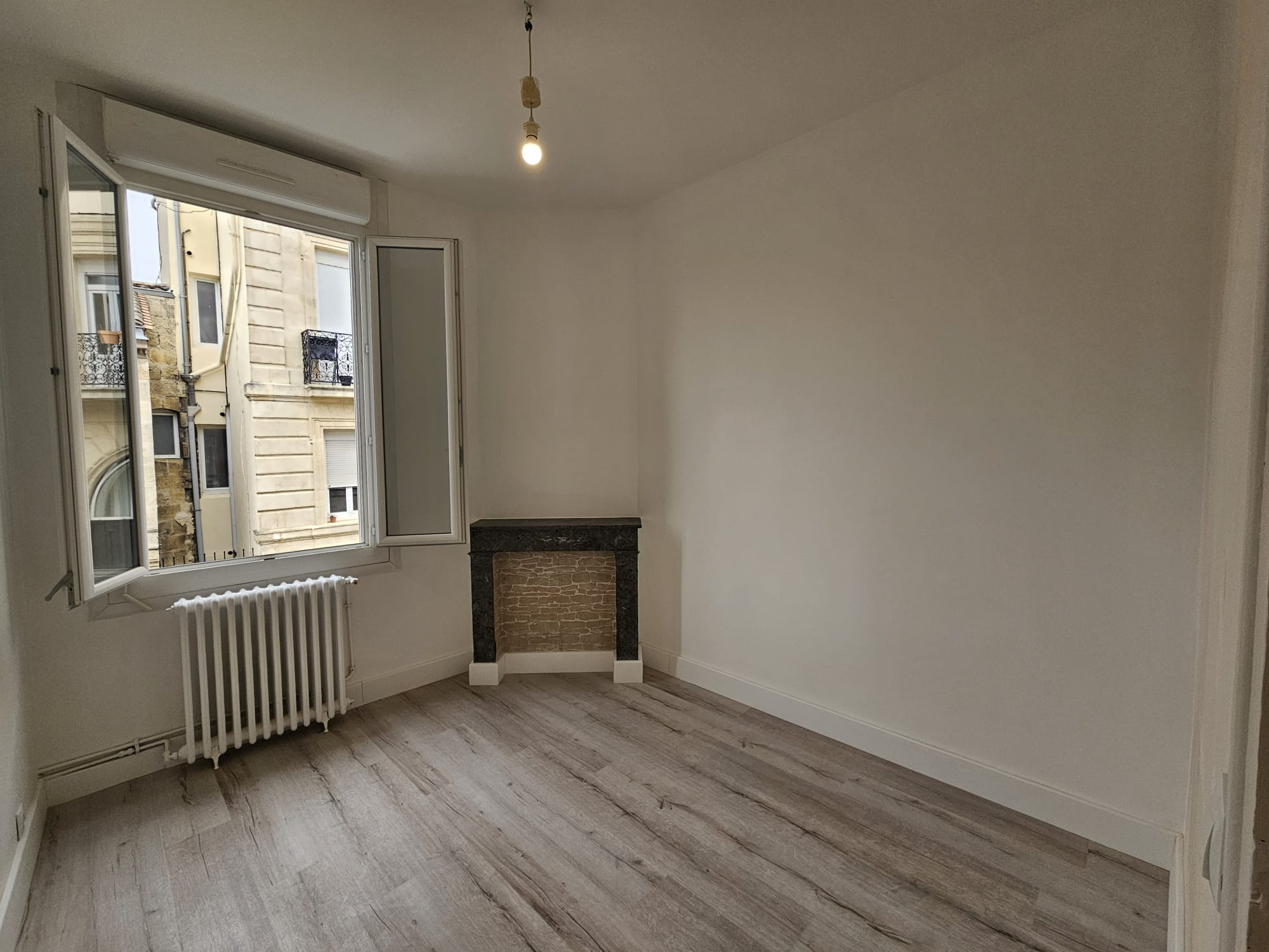 TALENCE – Barrière Saint Genès – Très joli T3 Lumineux – Rénové