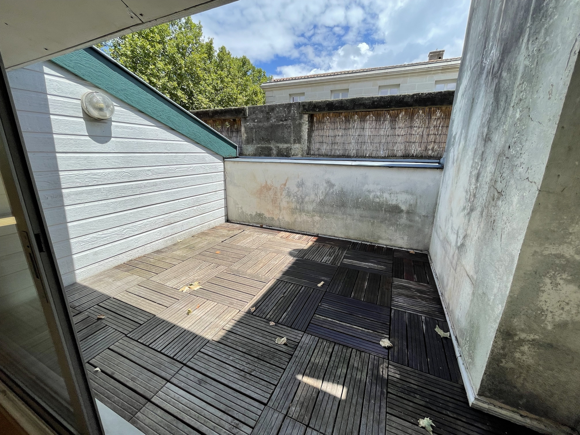BORDEAUX – Quinconces – Grand T2 avec Terrasse