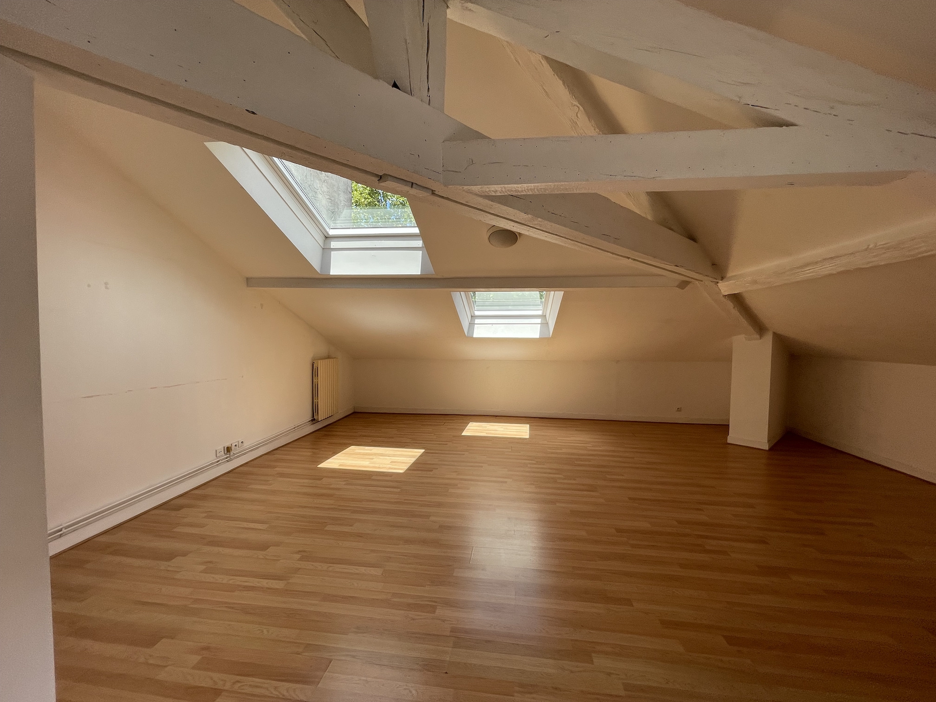 BORDEAUX – Quinconces – Grand T2 avec Terrasse