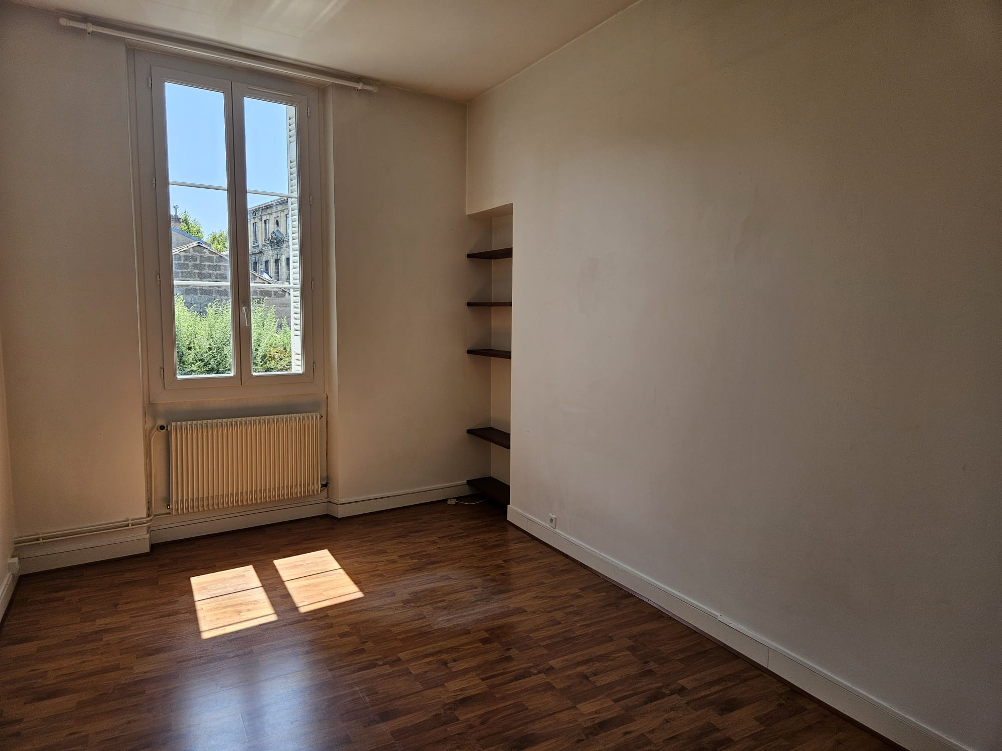 BORDEAUX – Mériadeck – Spacieux T3 Lumineux de 84 m2