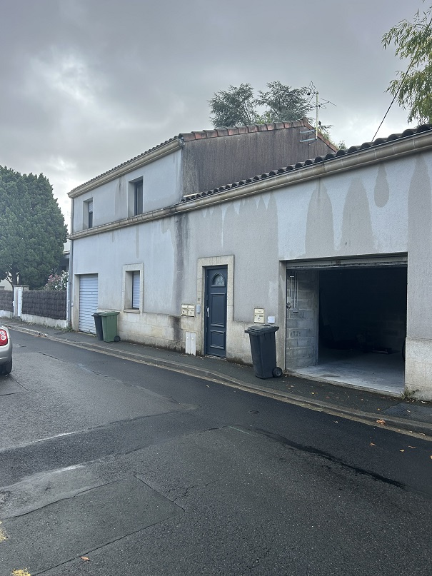 BORDEAUX SAINT AUGUSTIN ( MERIGNAC ) Appartement T 03 Meublé de 70.69 m2 avec garage