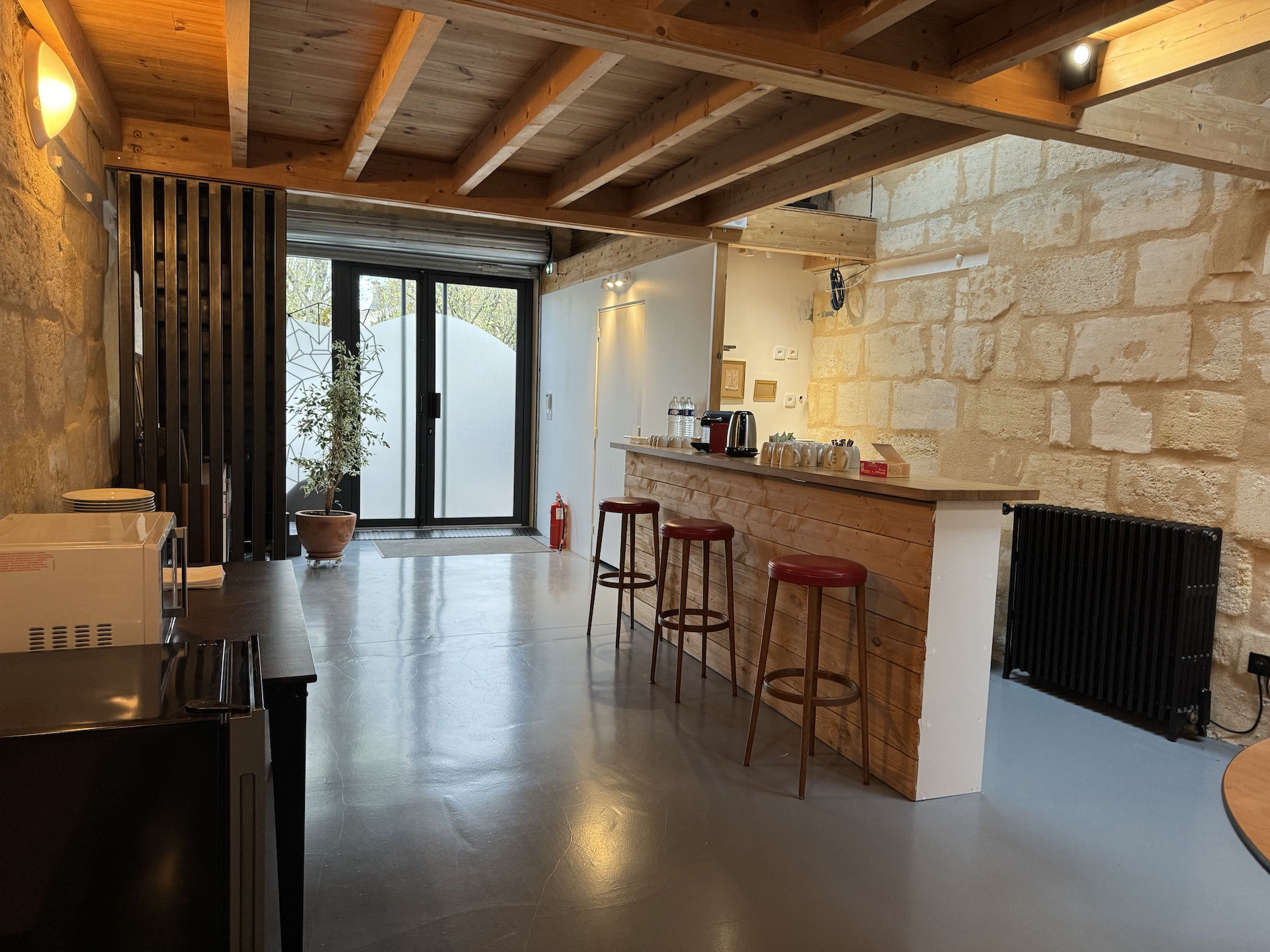 Talence – Barrière St Genès –  Magnifique Salle de 120 m2 à louer