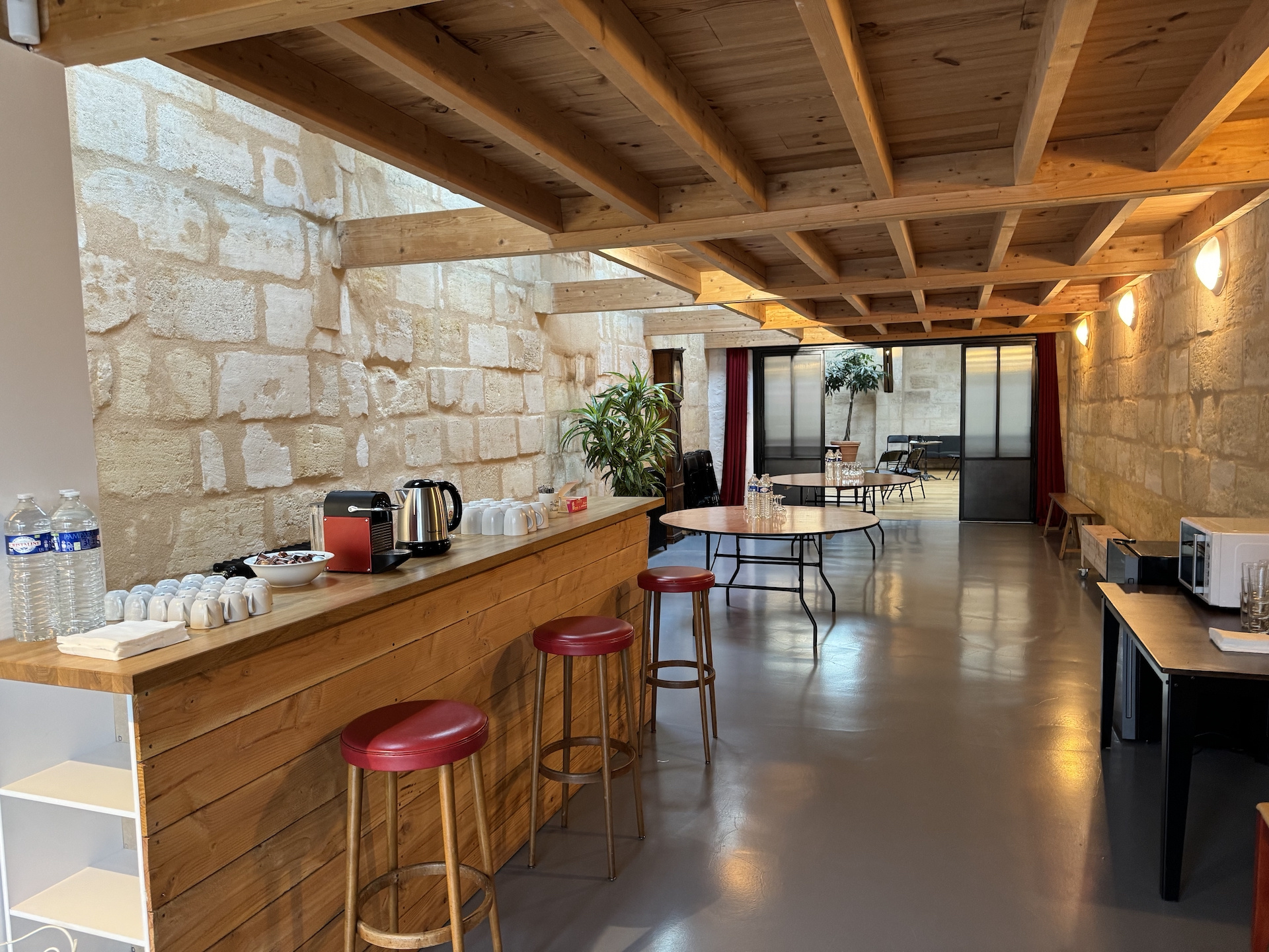 Talence – Barrière St Genès –  Magnifique Salle de 120 m2 à louer