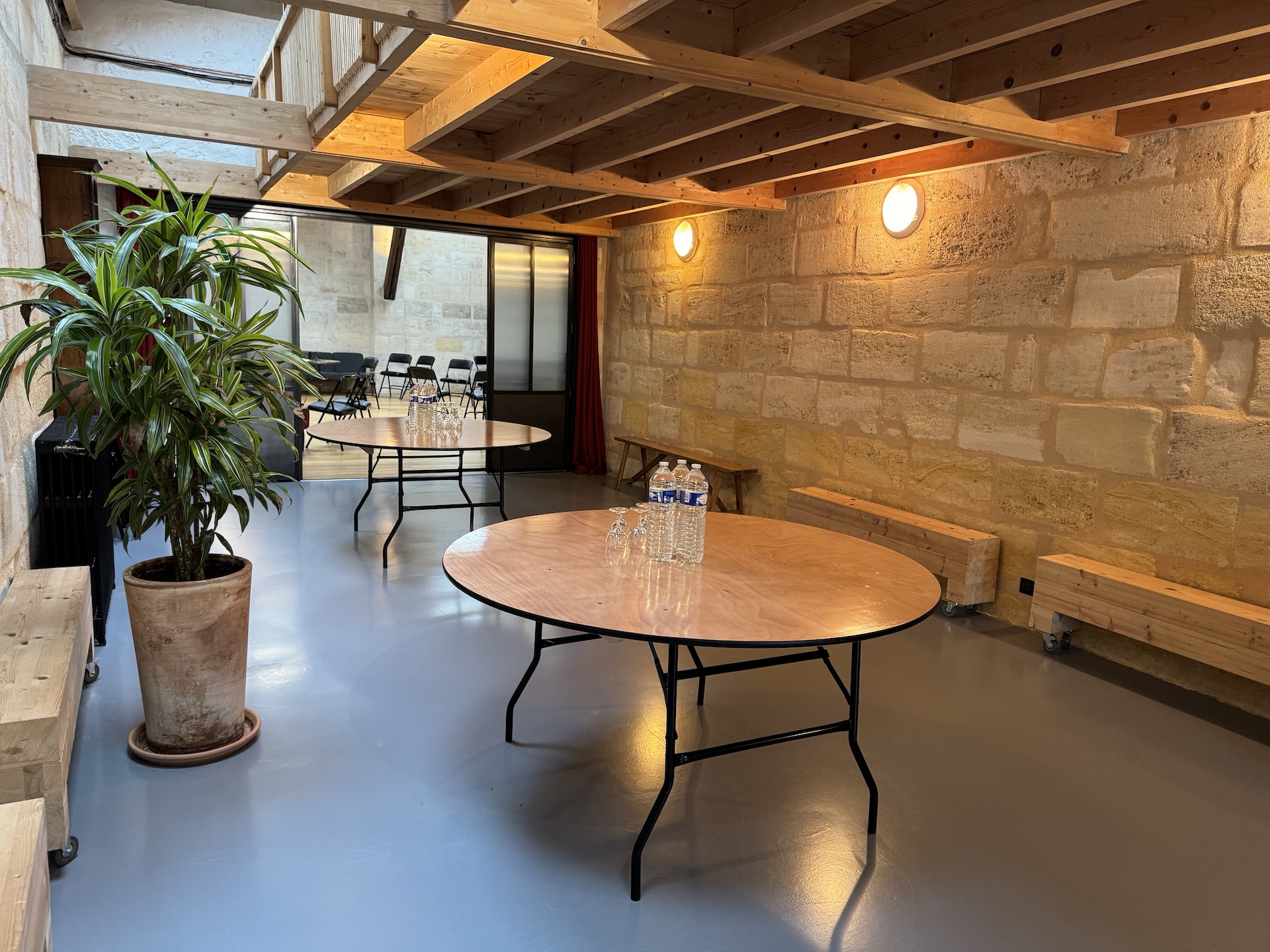 Talence – Barrière St Genès –  Magnifique Salle de 120 m2 à louer