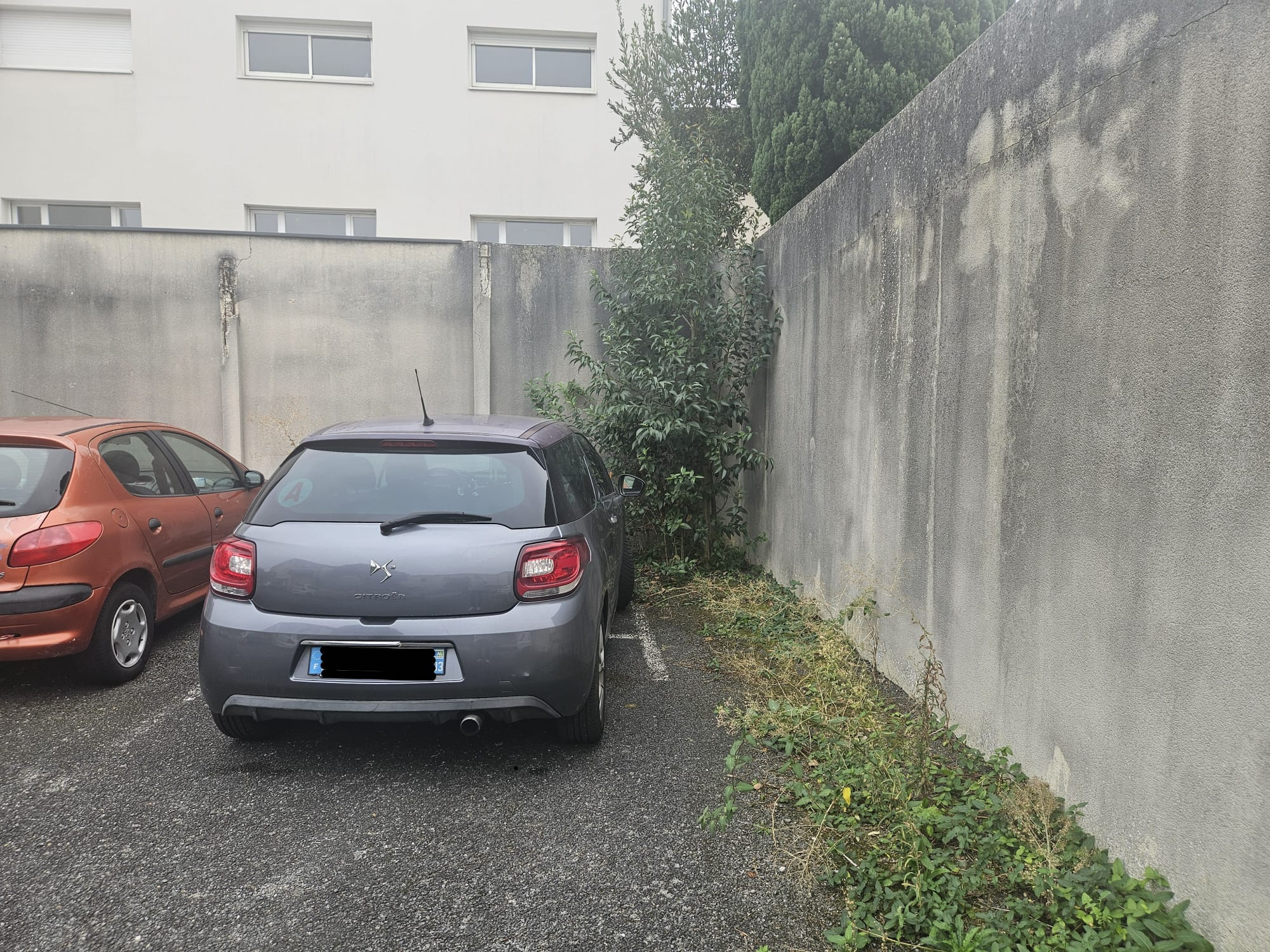 Place de Parking à louer – Barrière Saint-Genès, Talence