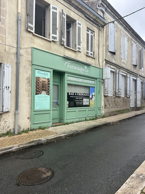 LOCAL COMMERCIAL CENTRE VILLE SAINT MEDARD EN JALLES