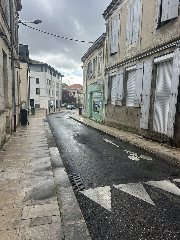 LOCAL COMMERCIAL CENTRE VILLE SAINT MEDARD EN JALLES