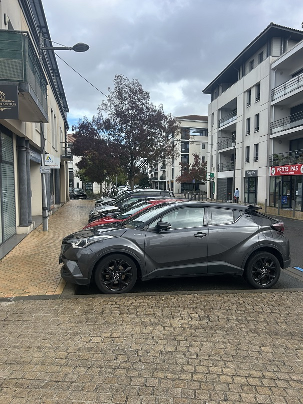LOCAL COMMERCIAL CENTRE VILLE SAINT MEDARD EN JALLES