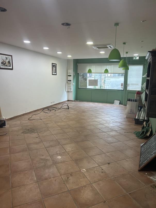 LOCAL COMMERCIAL CENTRE VILLE SAINT MEDARD EN JALLES