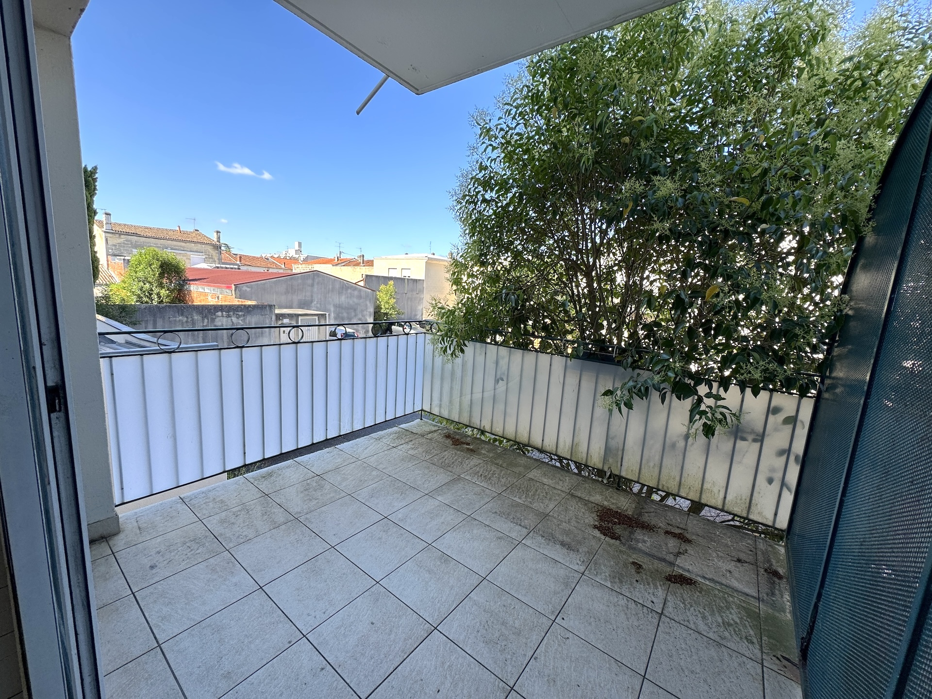 Talence – St Genès – Joli T2 avec terrasse et PKG