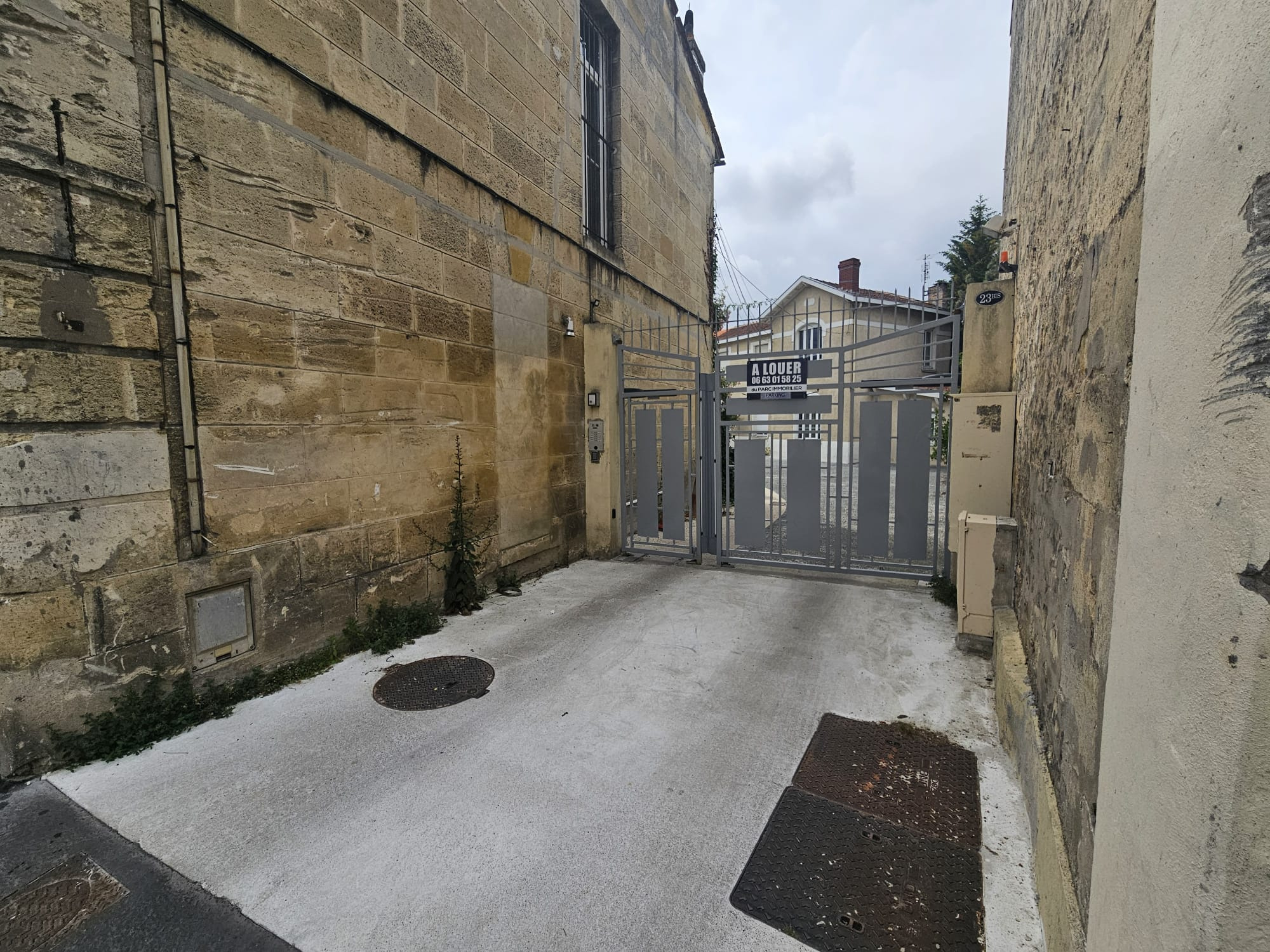 Bordeaux – Tondu – Place de parking à louer couverte