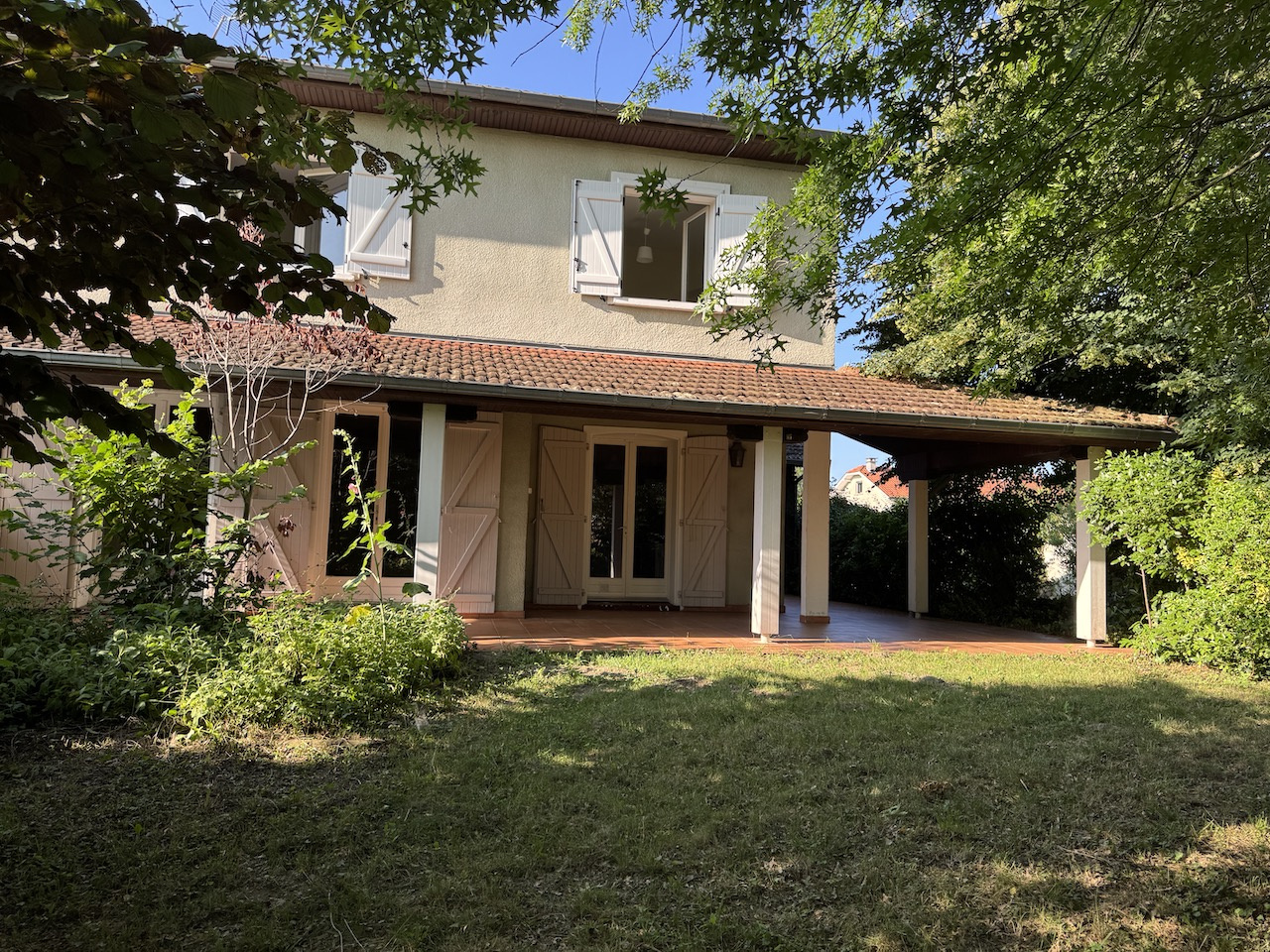 ODOS – Belle maison T7 de 167 m2 avec jardin arboré